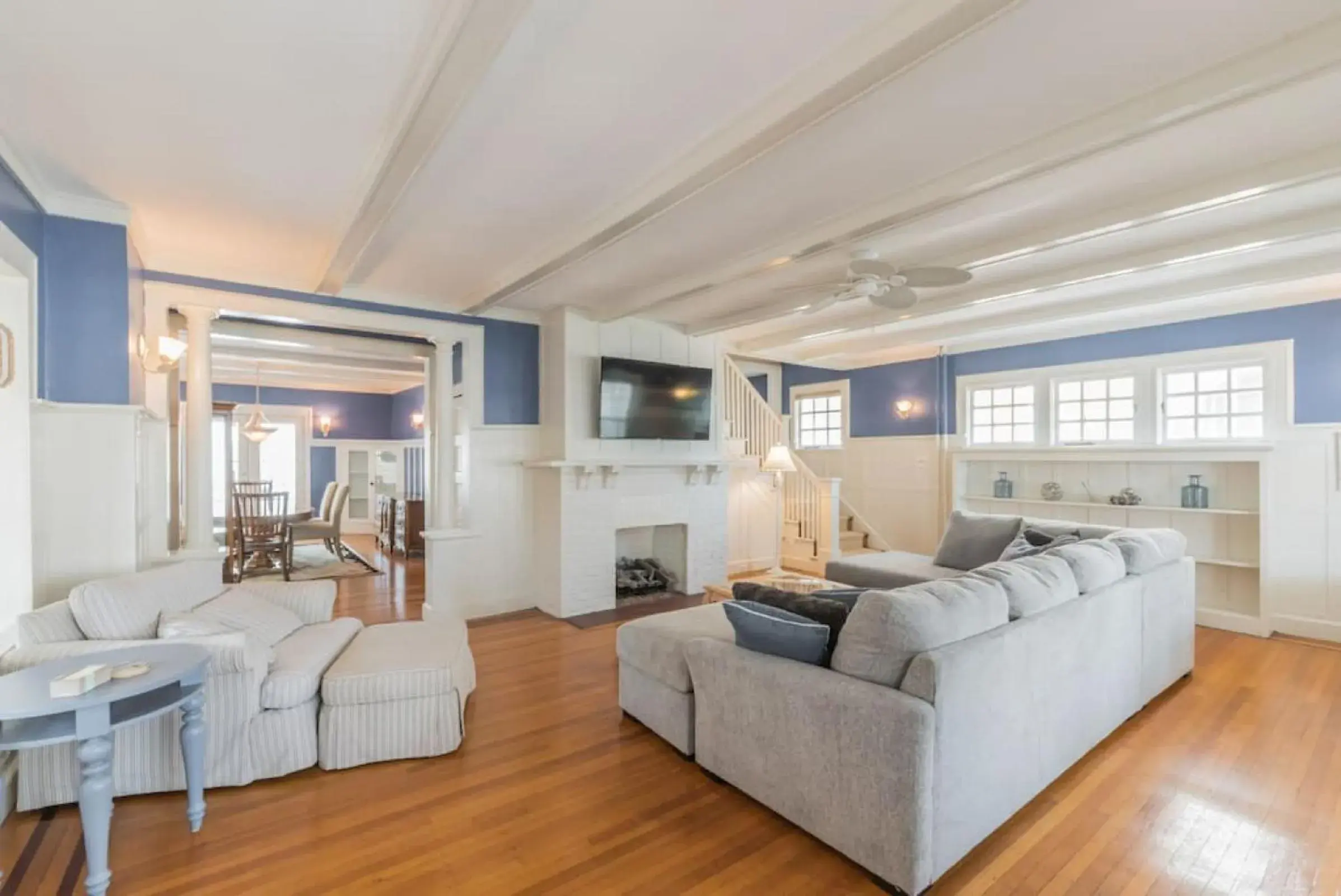 Beach Block 7 bdrms Parking Patio and Sunroom Beach Block 7 bdrms Parking Patio and Sunroom