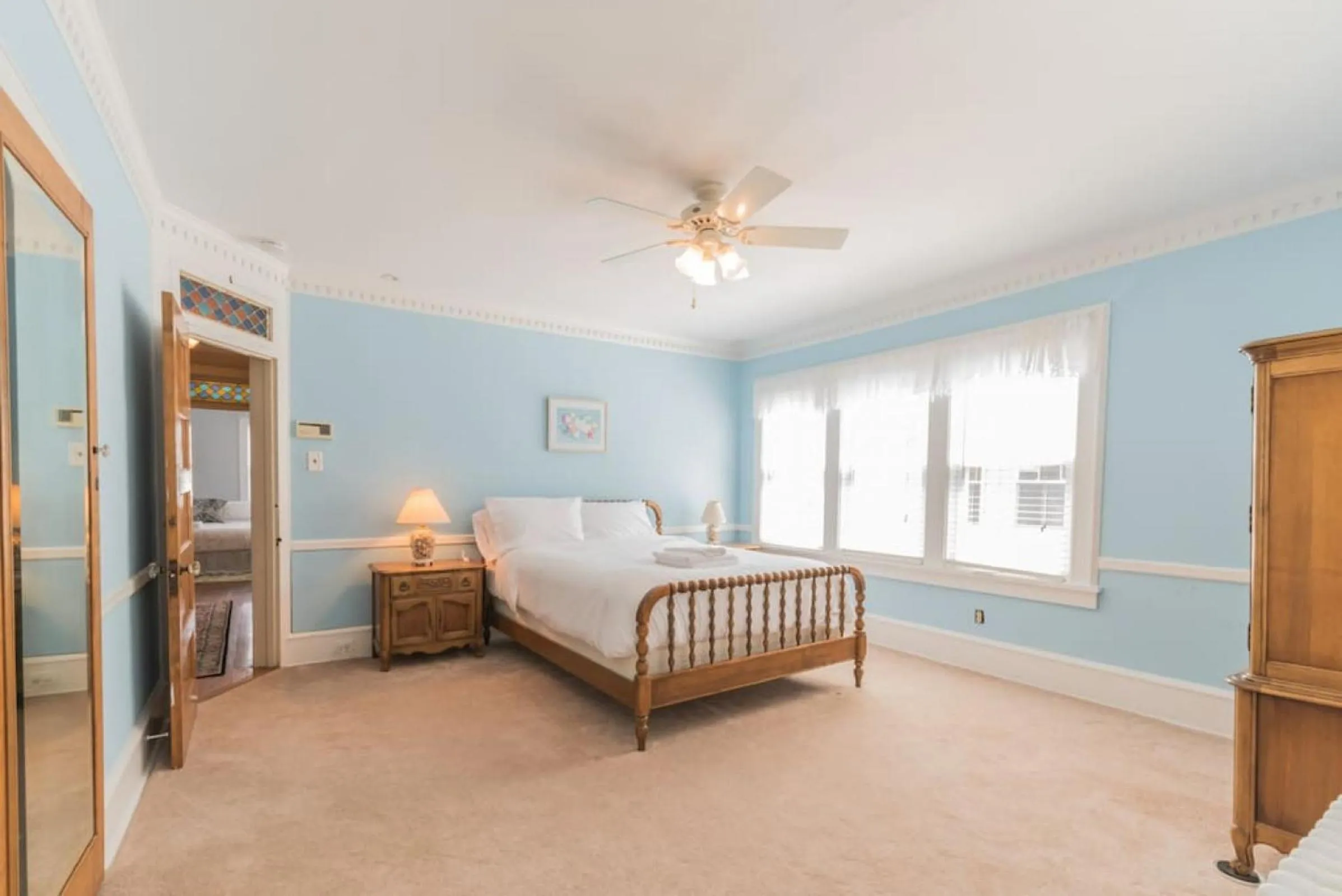 Bedroom, Bed in Beach Block 7 bdrms Parking Patio and Sunroom