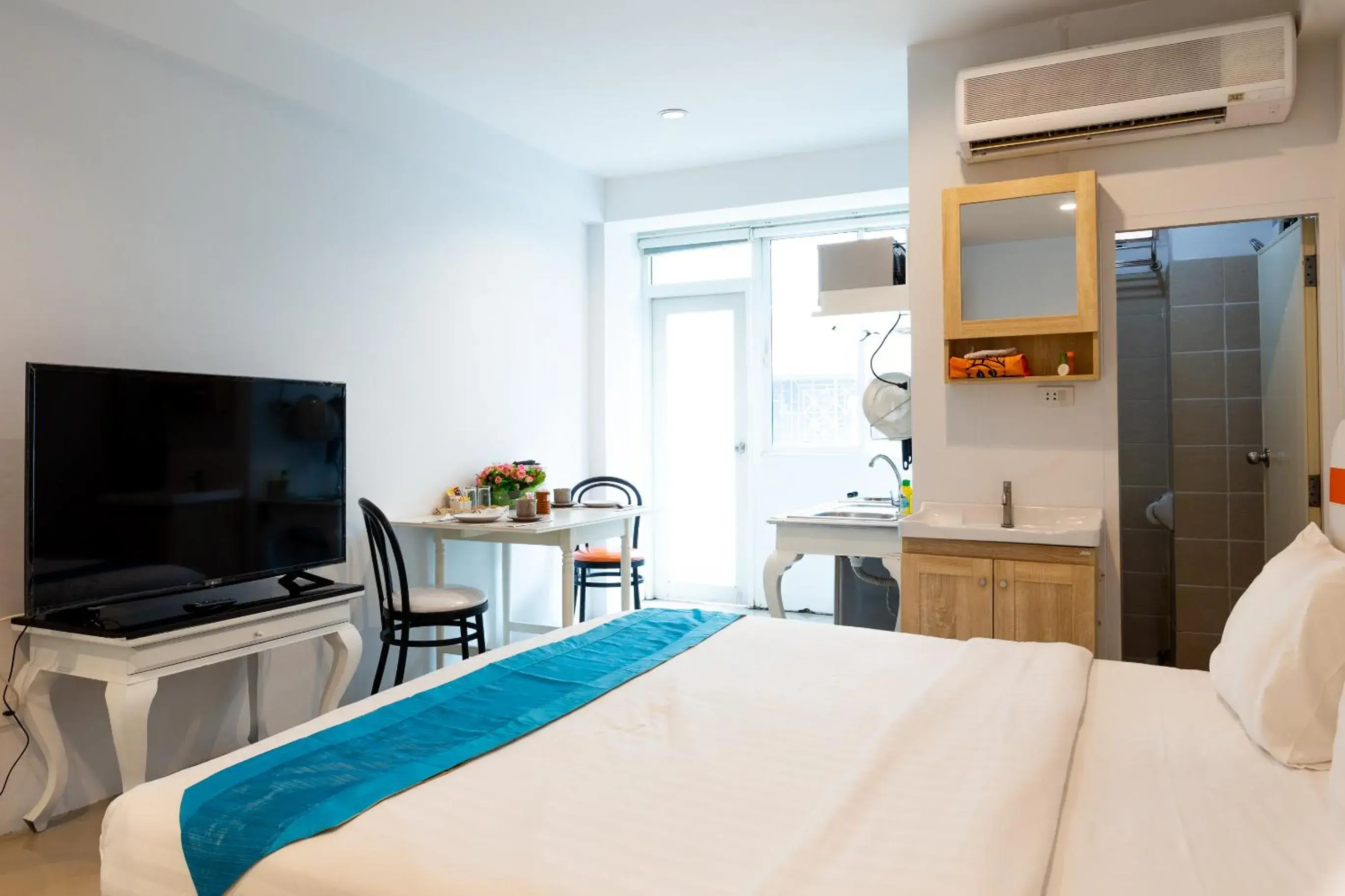 TV and multimedia, Bed in Arawana Residence Phromphong TV and multimedia, Bed in Arawana Residence Phromphong