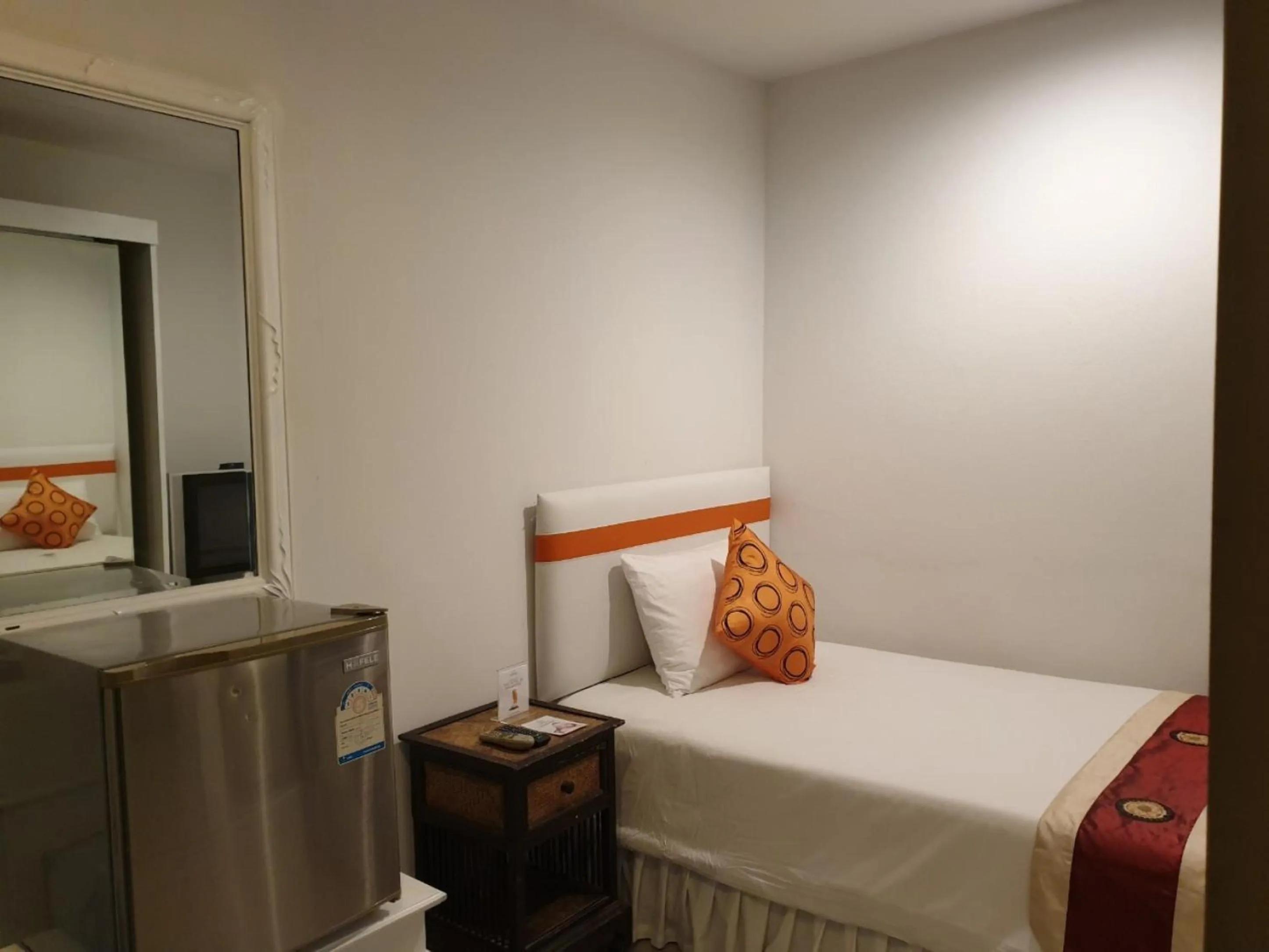 Bed in Arawana Residence Phromphong