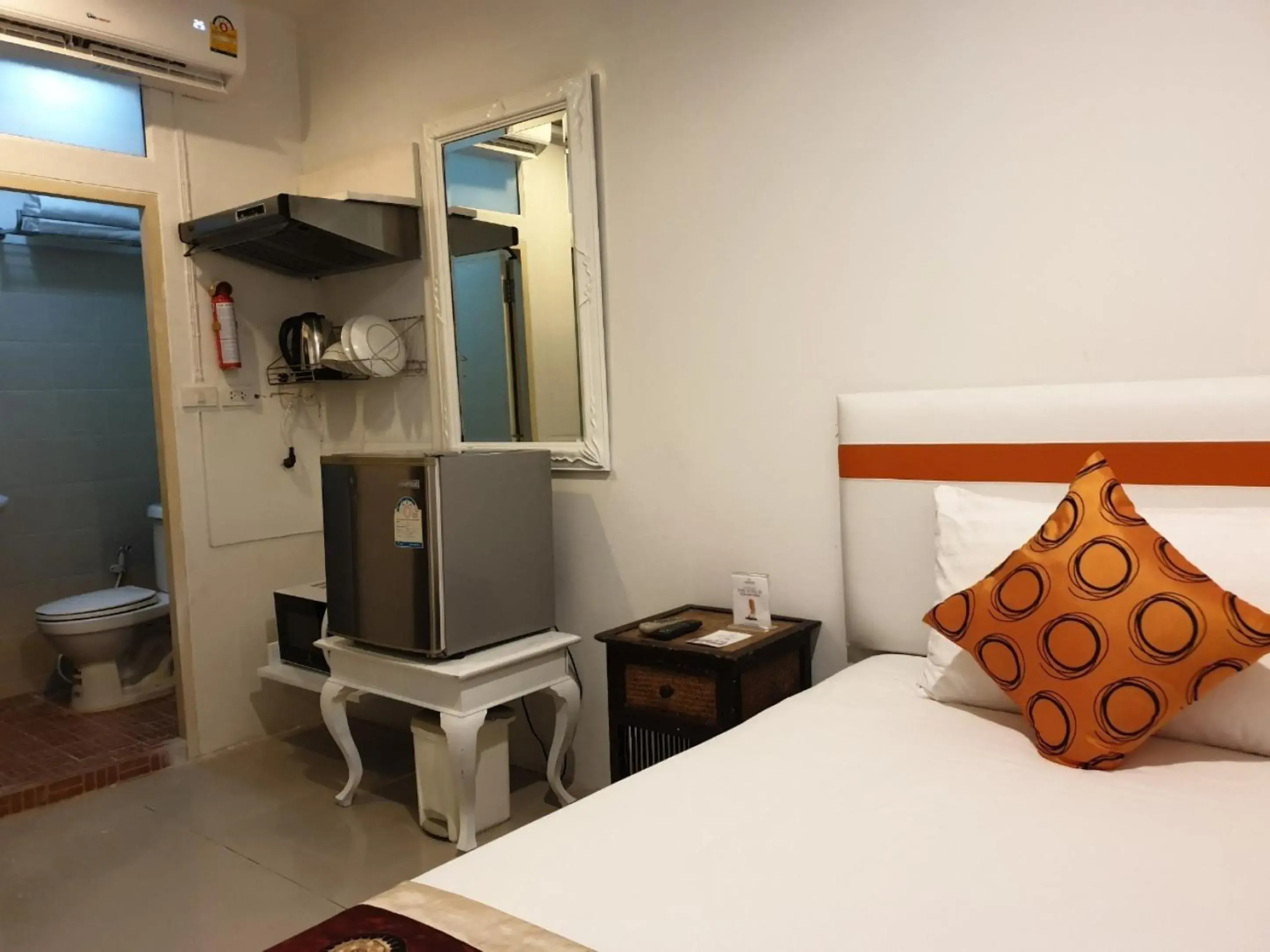 Toilet, Bed in Arawana Residence Phromphong Toilet, Bed in Arawana Residence Phromphong