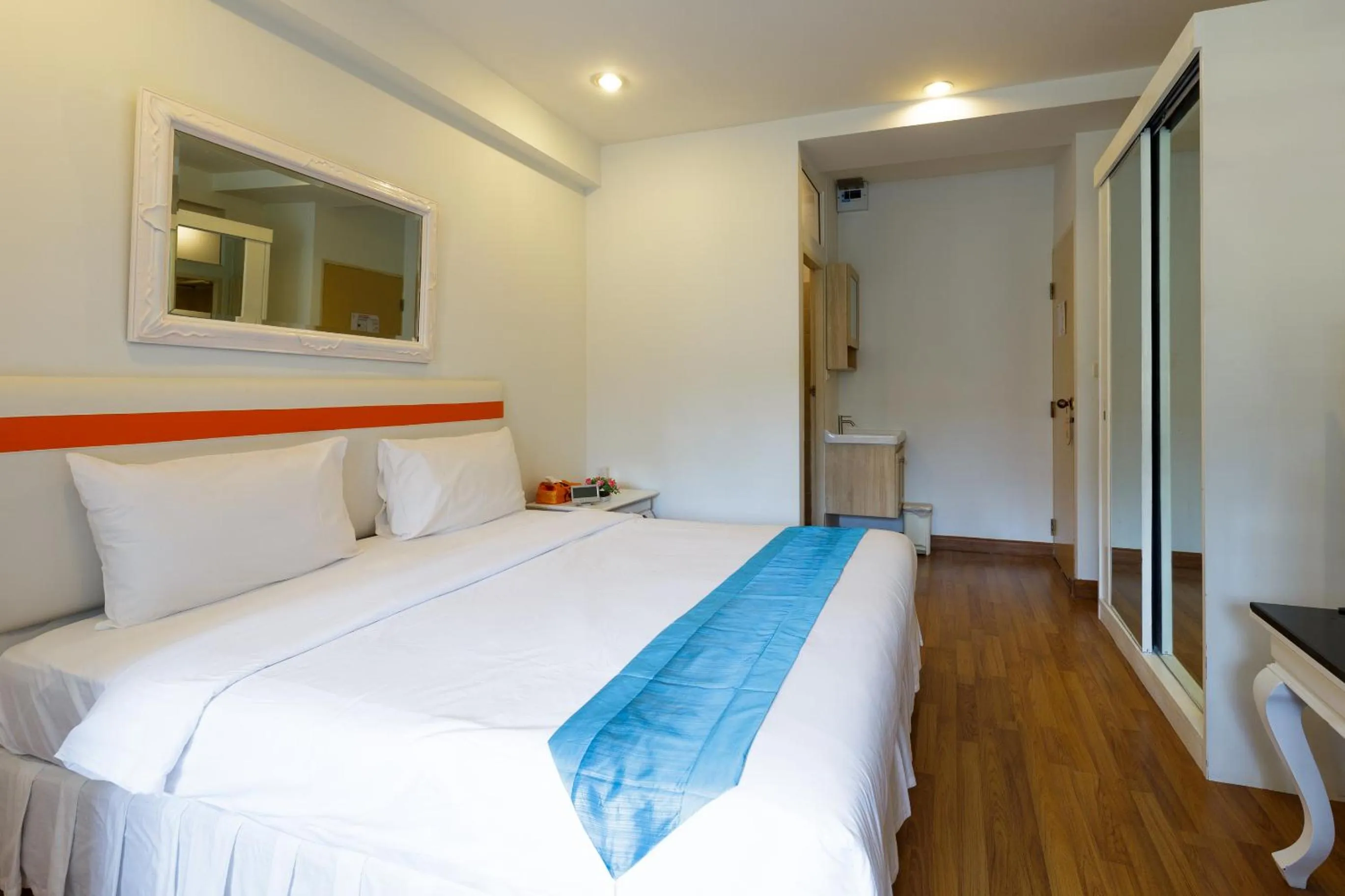 Bed in Arawana Residence Phromphong