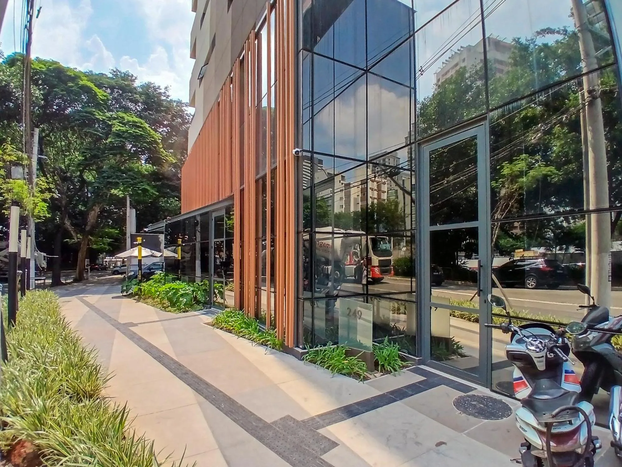 Property building in 360 Perdizes