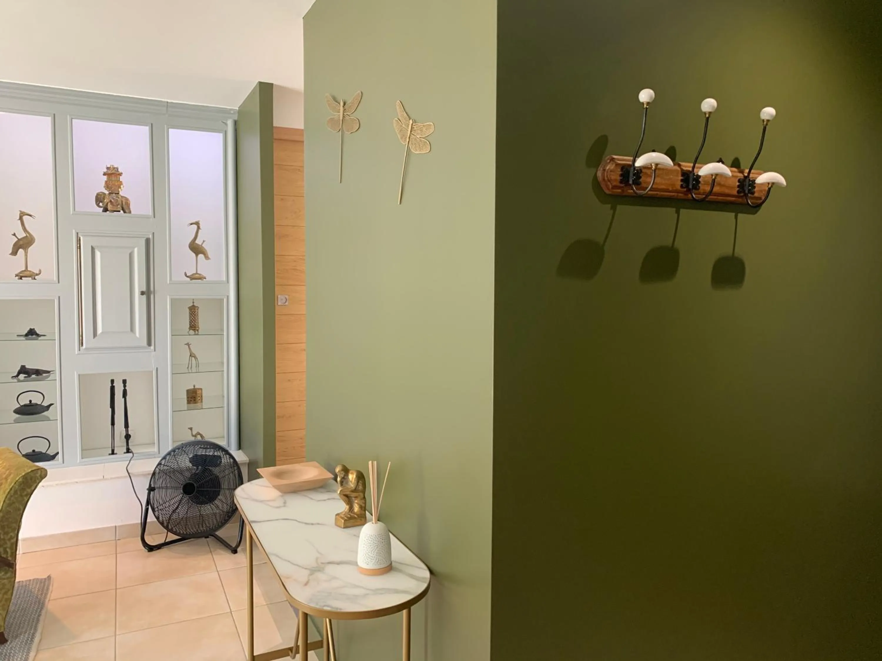 Decorative detail in Chambre en Drôme Tropicale