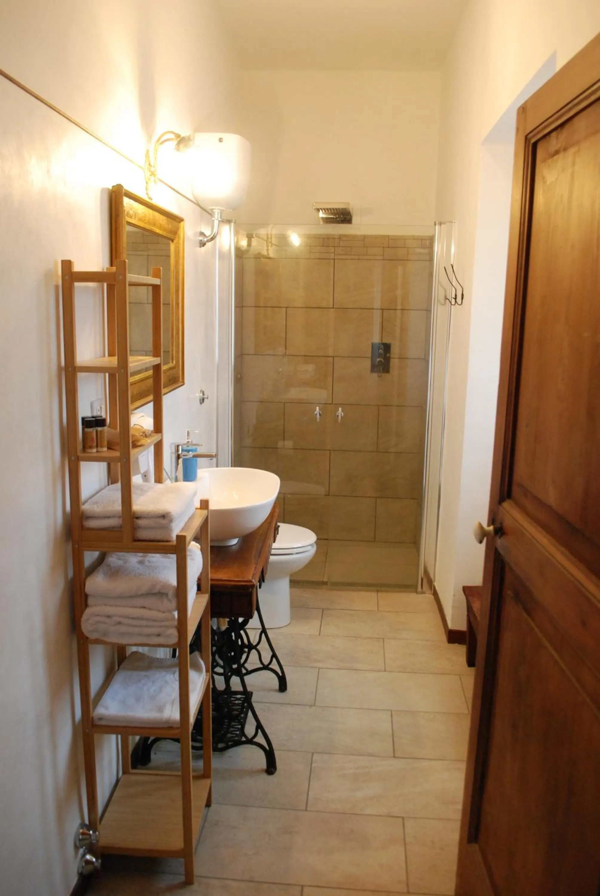 Shower in B&B Donna Livia