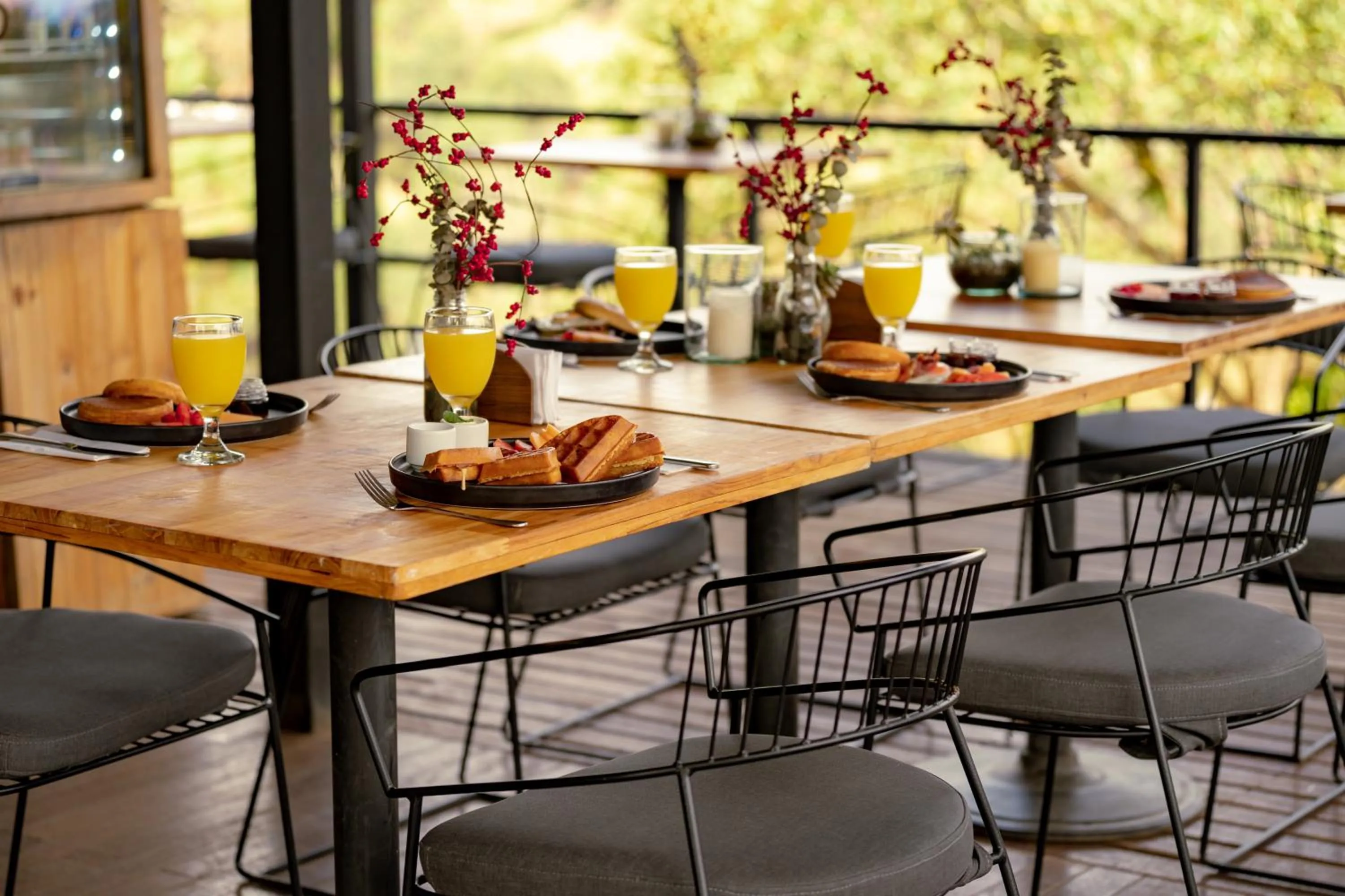 Restaurant/places to eat in The Boato Hotel