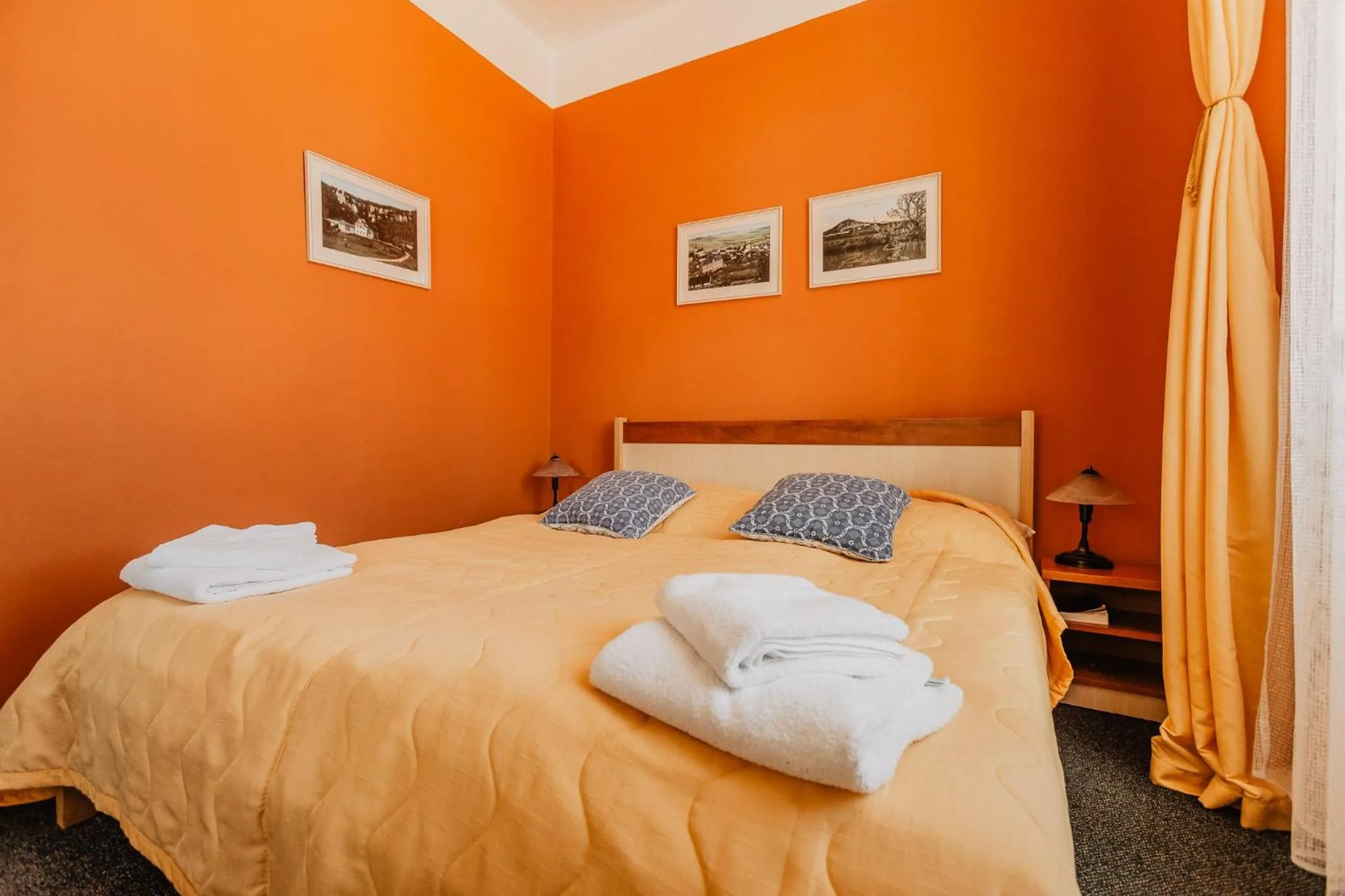 Property building, Bed in Hotel U Valdické brány