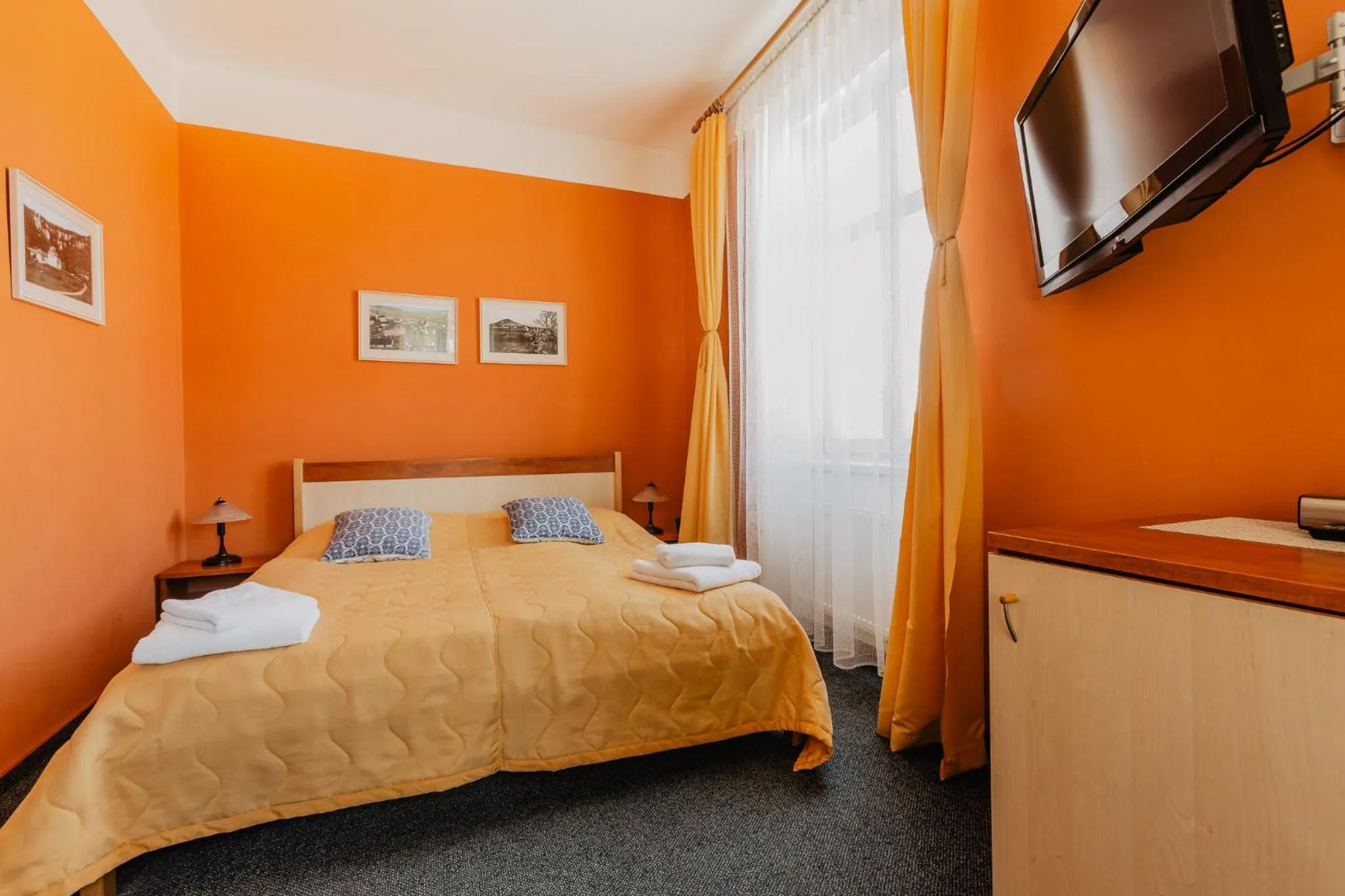 Property building, Bed in Hotel U Valdické brány