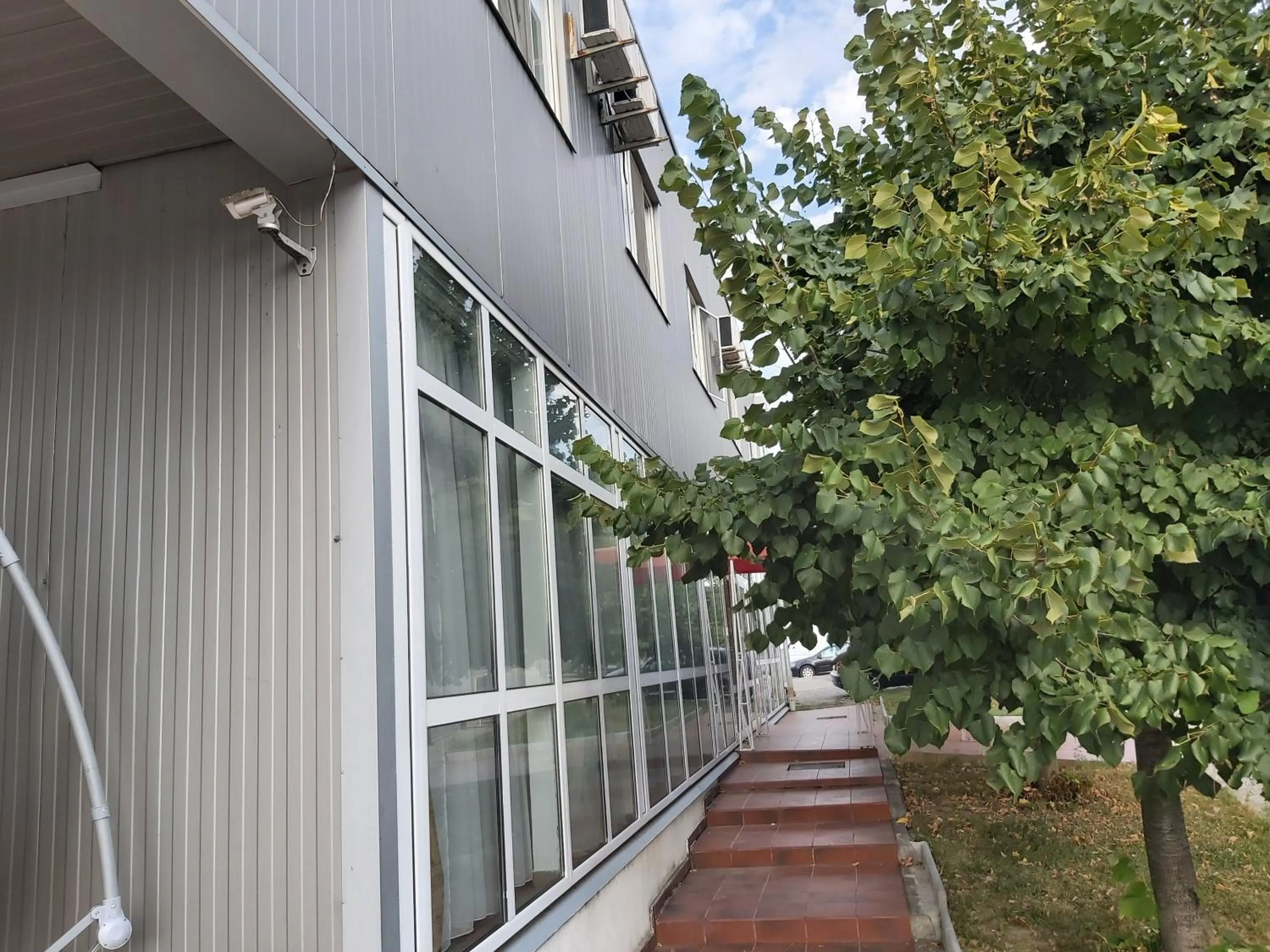 Facade/entrance in HOTEL RIVER