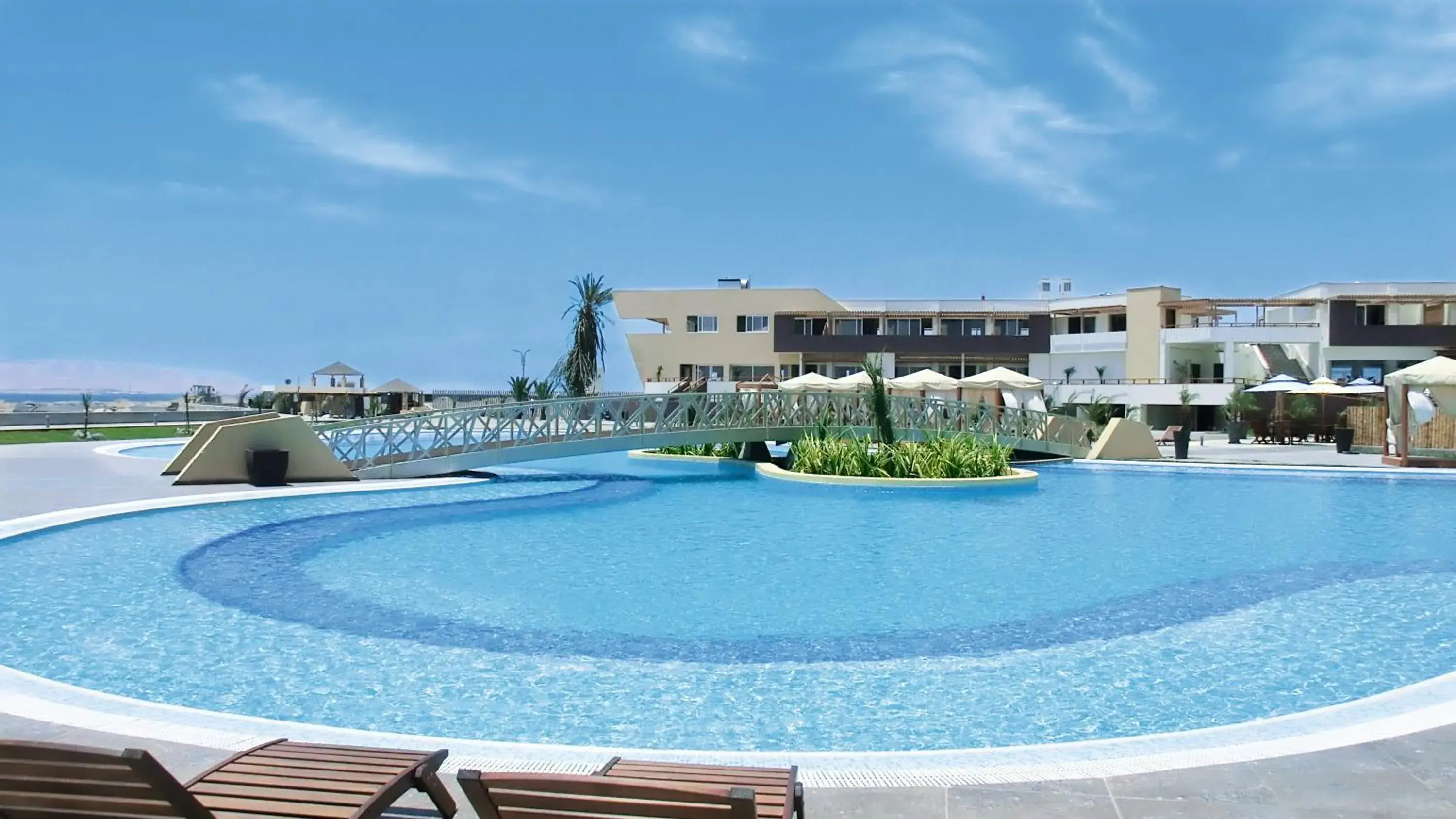 Swimming pool in Aranwa Paracas Resort & Spa Swimming pool in Aranwa Paracas Resort & Spa