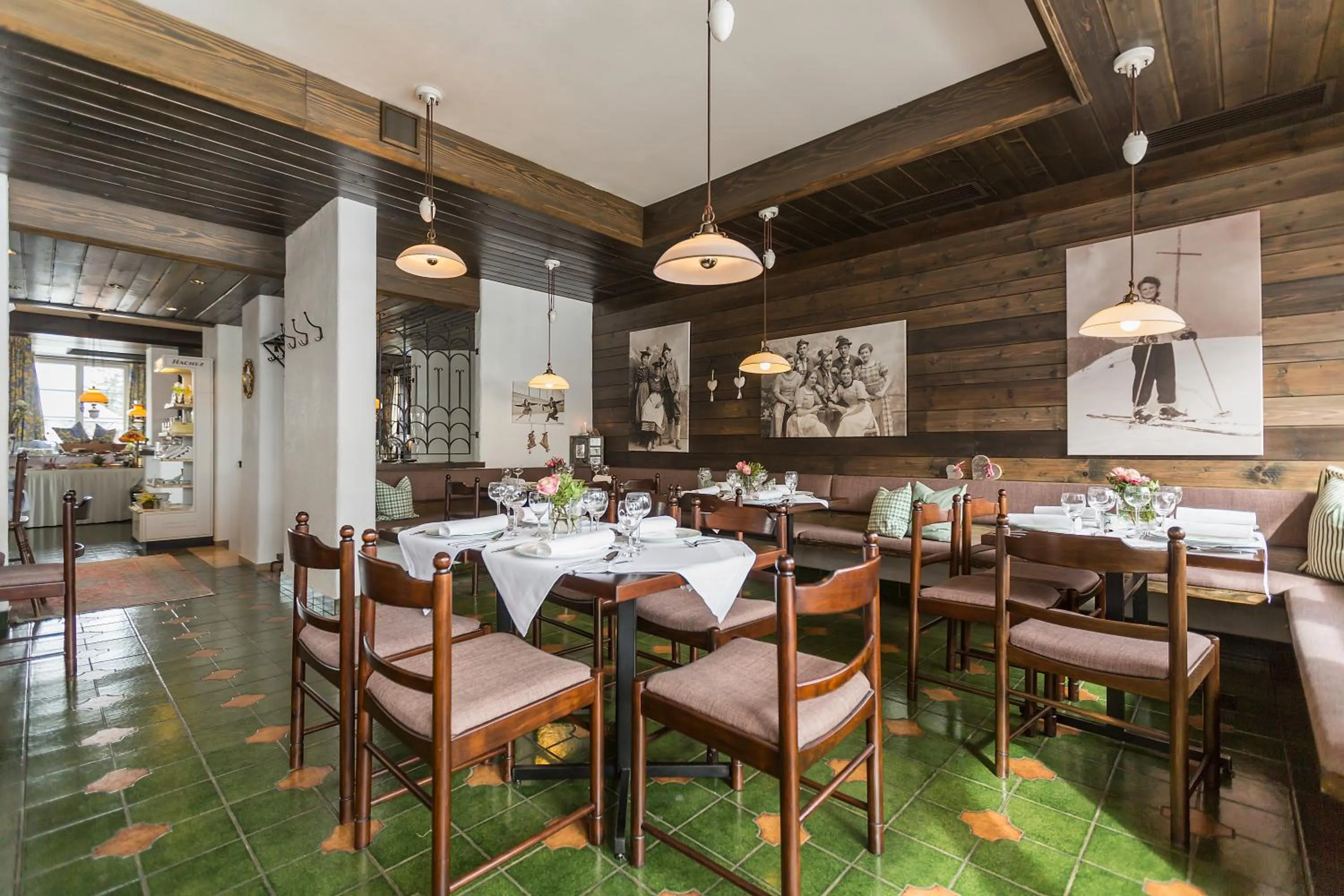 Restaurant/places to eat in Hotel Alpenhof Postillion