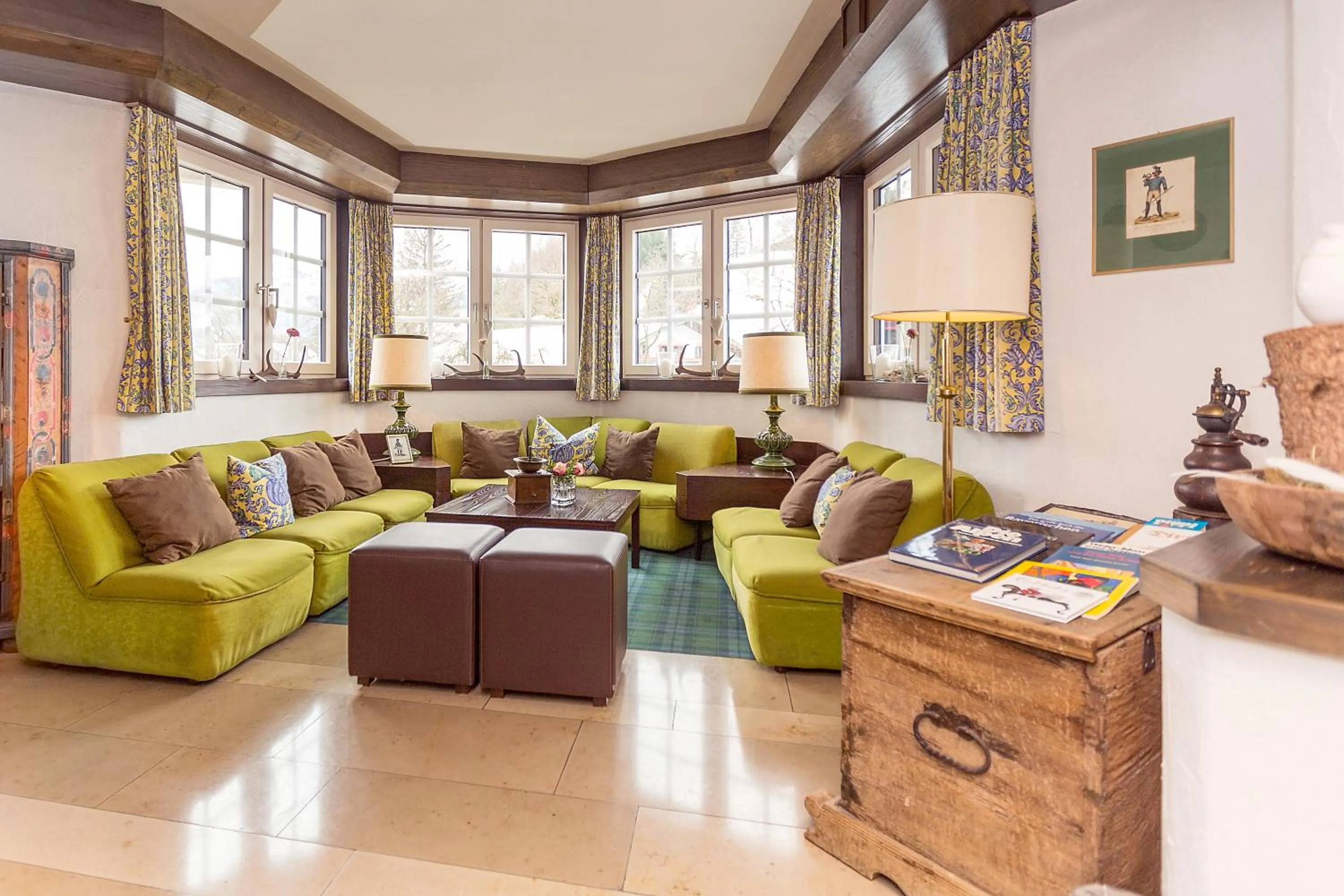 Communal lounge/ TV room in Hotel Alpenhof Postillion