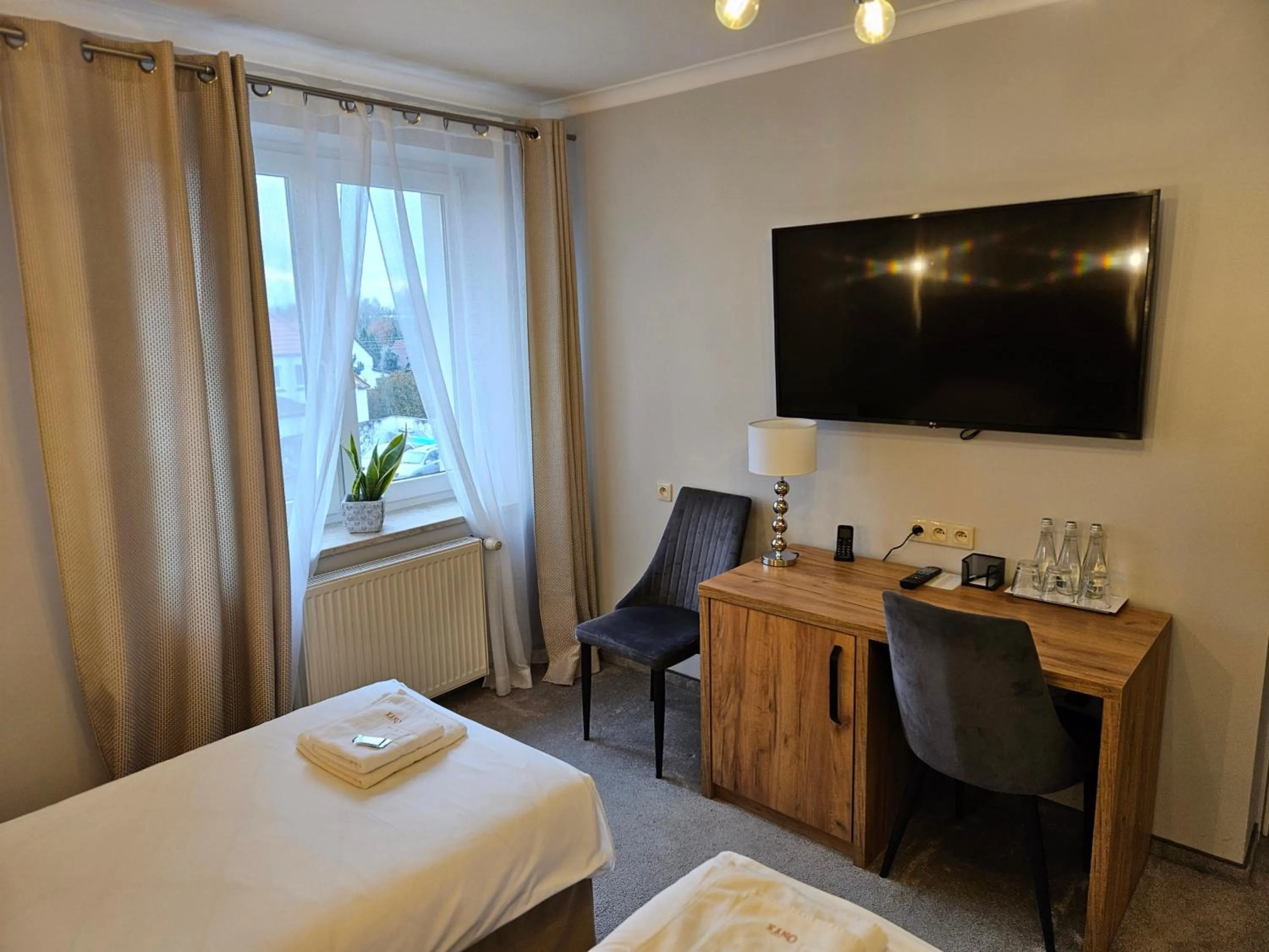 Property building, Bed in Hotel Onyx