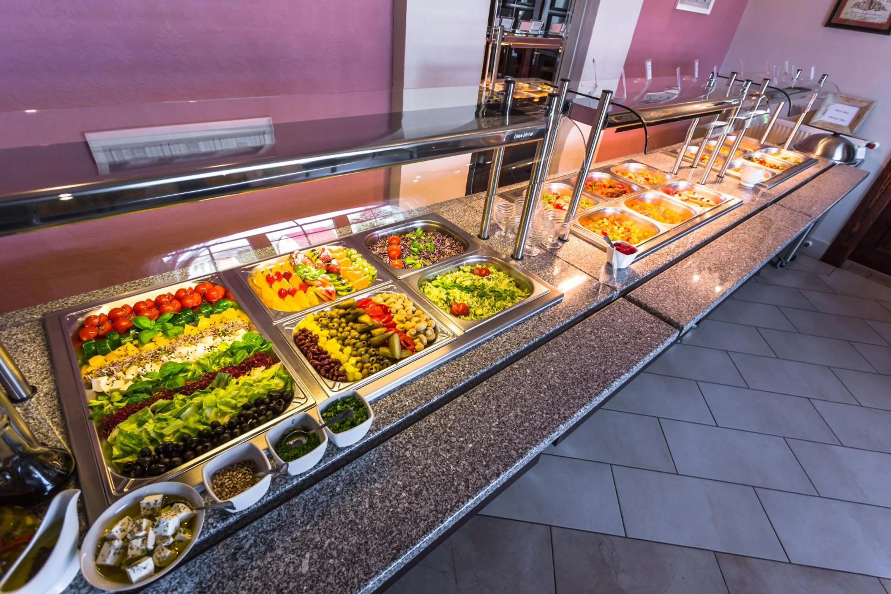 Restaurant/places to eat in Hotel Onyx