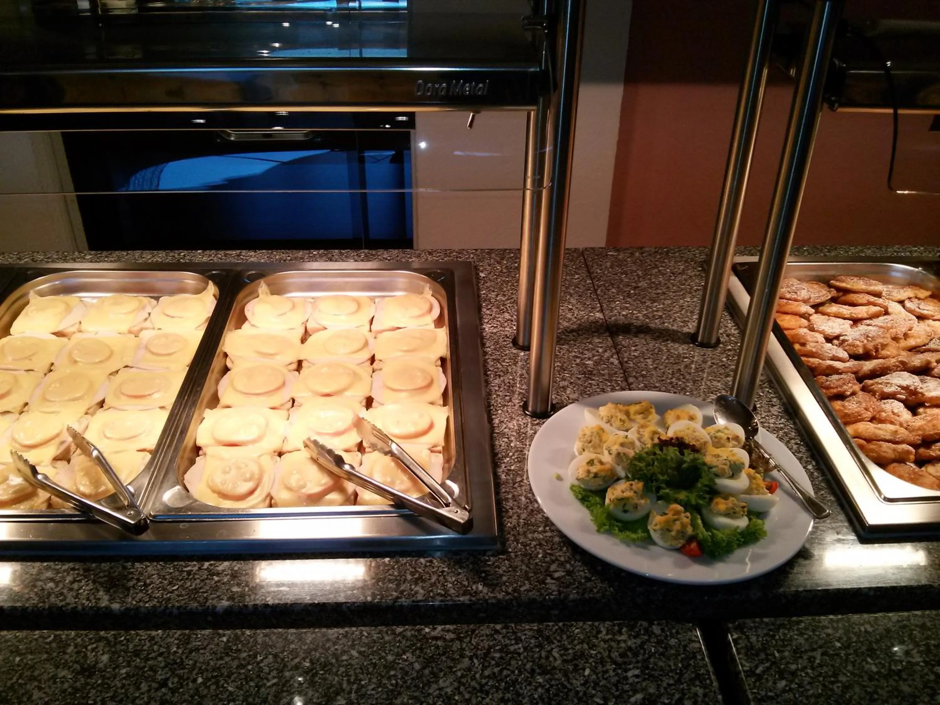 Restaurant/places to eat in Hotel Onyx