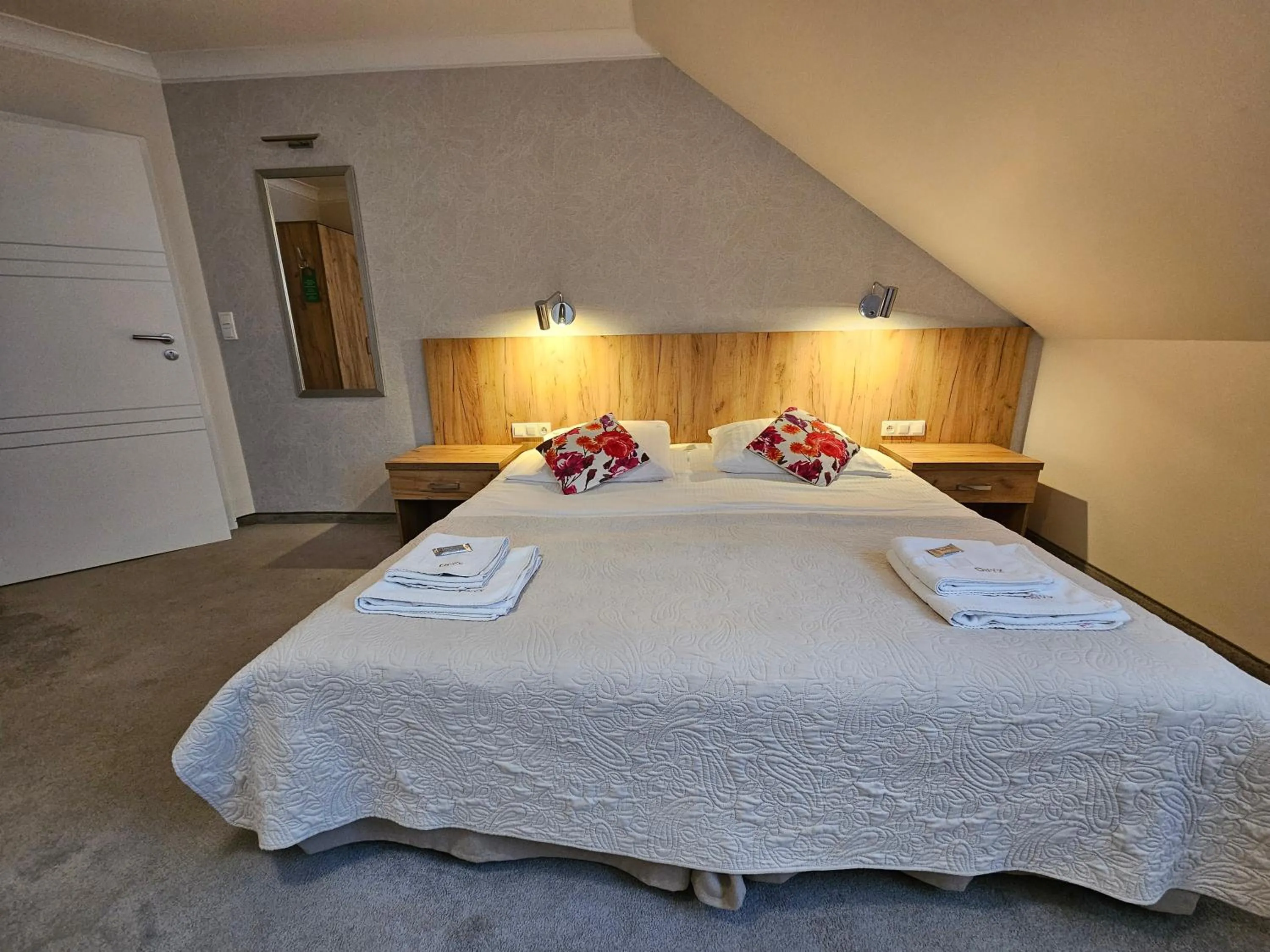 Property building, Bed in Hotel Onyx