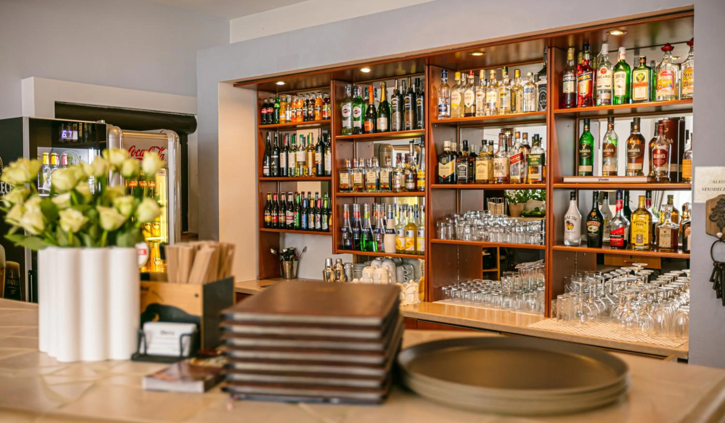 Restaurant/places to eat in Hotel Onyx