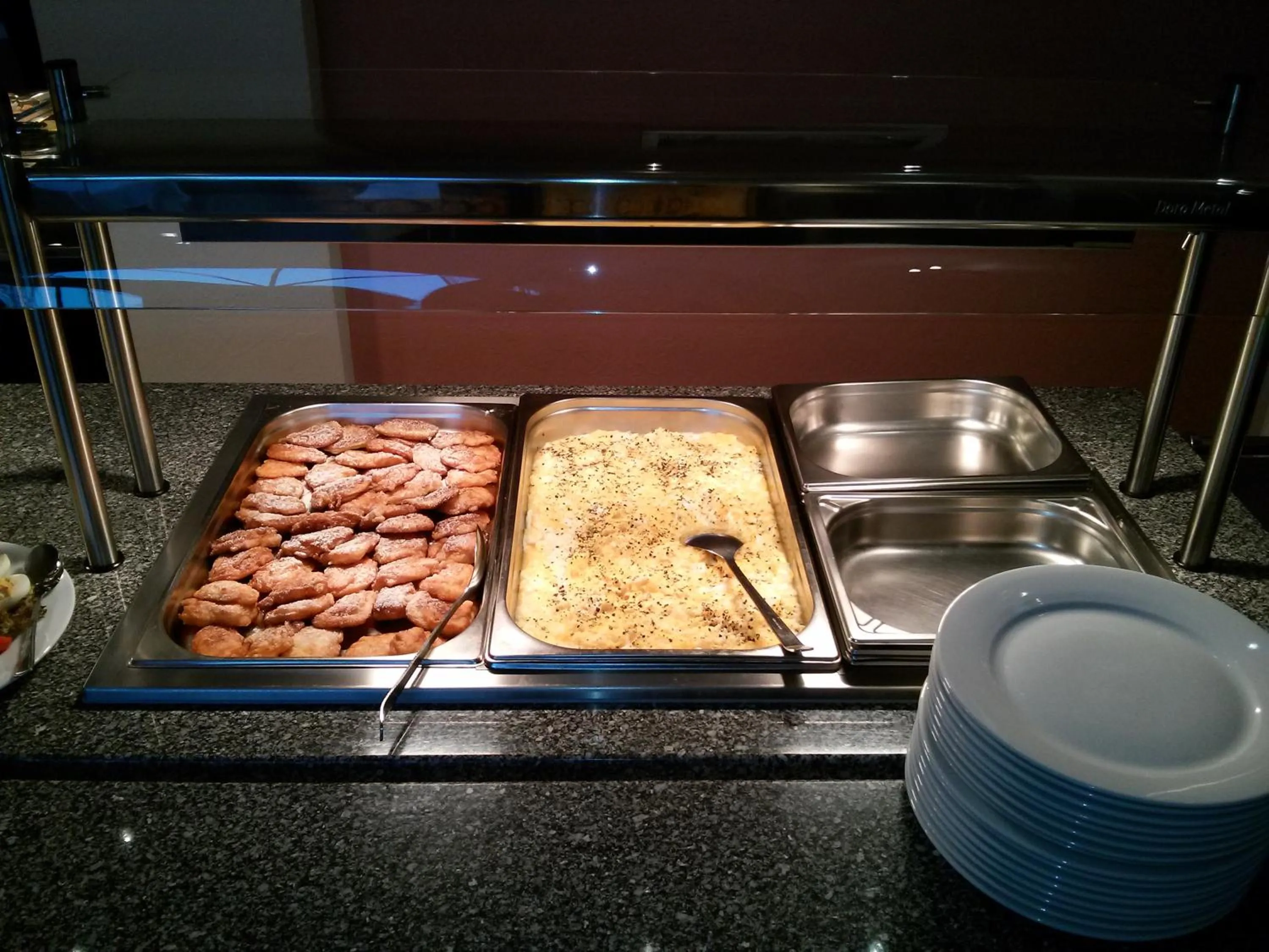 Restaurant/places to eat in Hotel Onyx