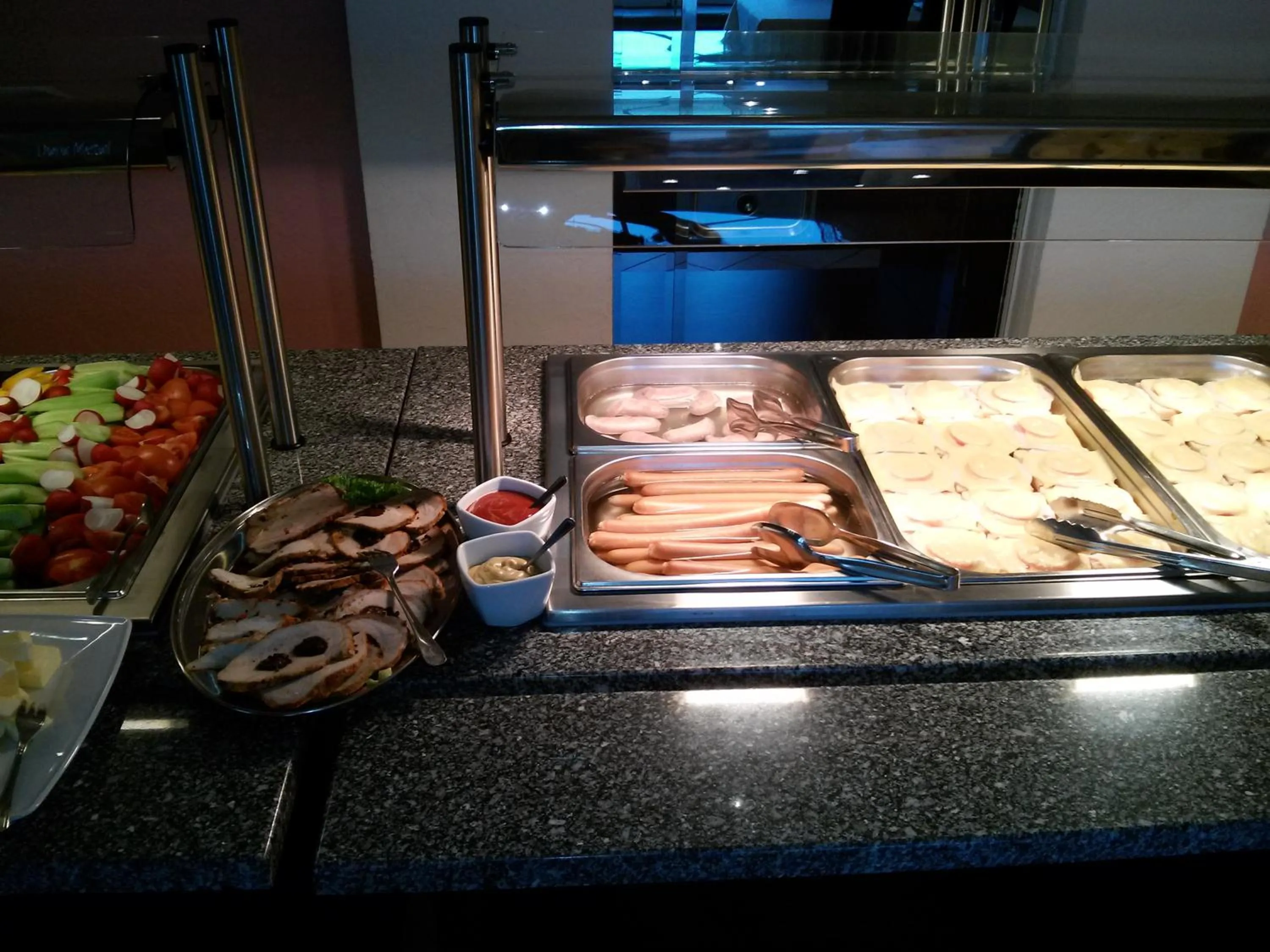 Restaurant/places to eat in Hotel Onyx