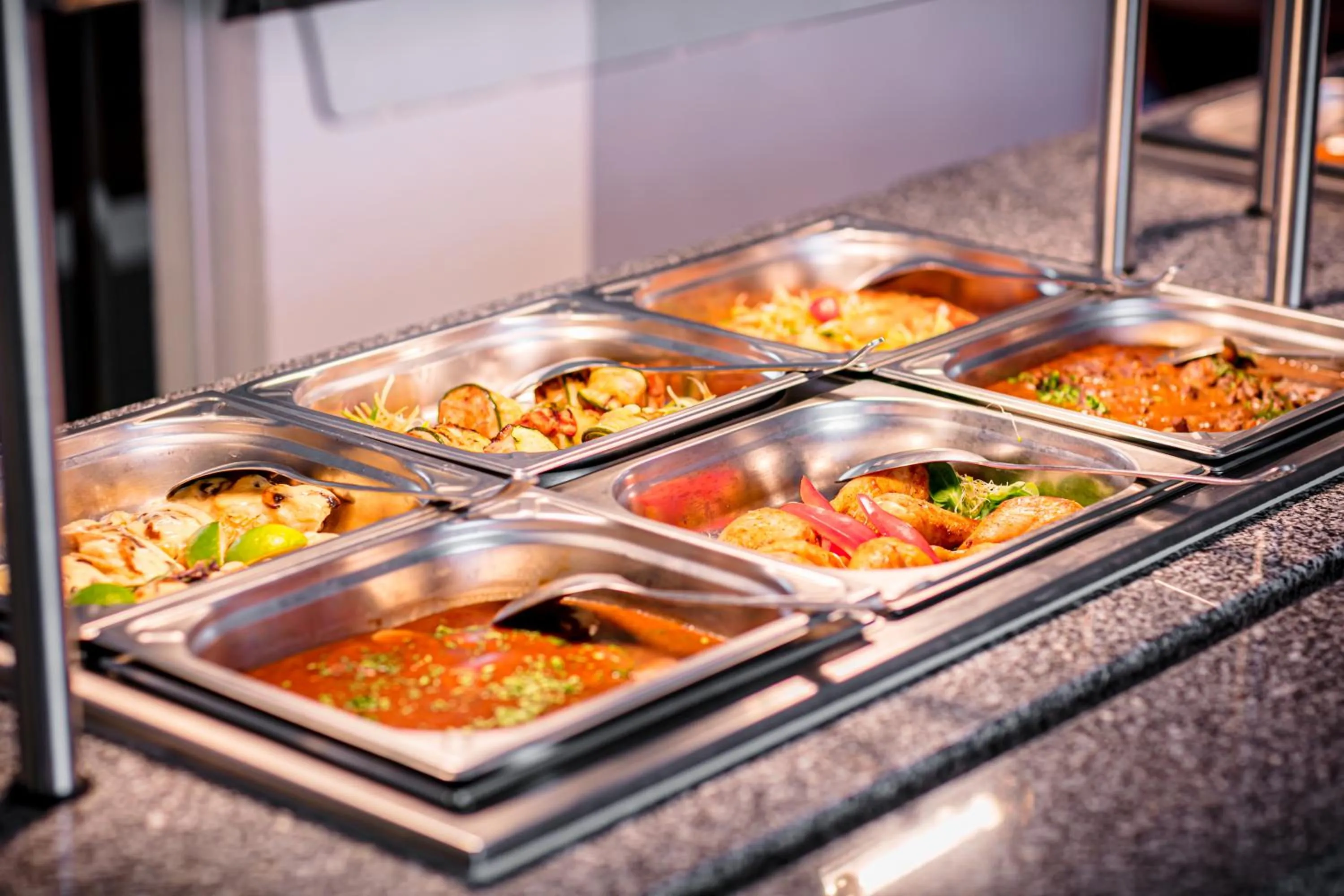 Restaurant/places to eat in Hotel Onyx