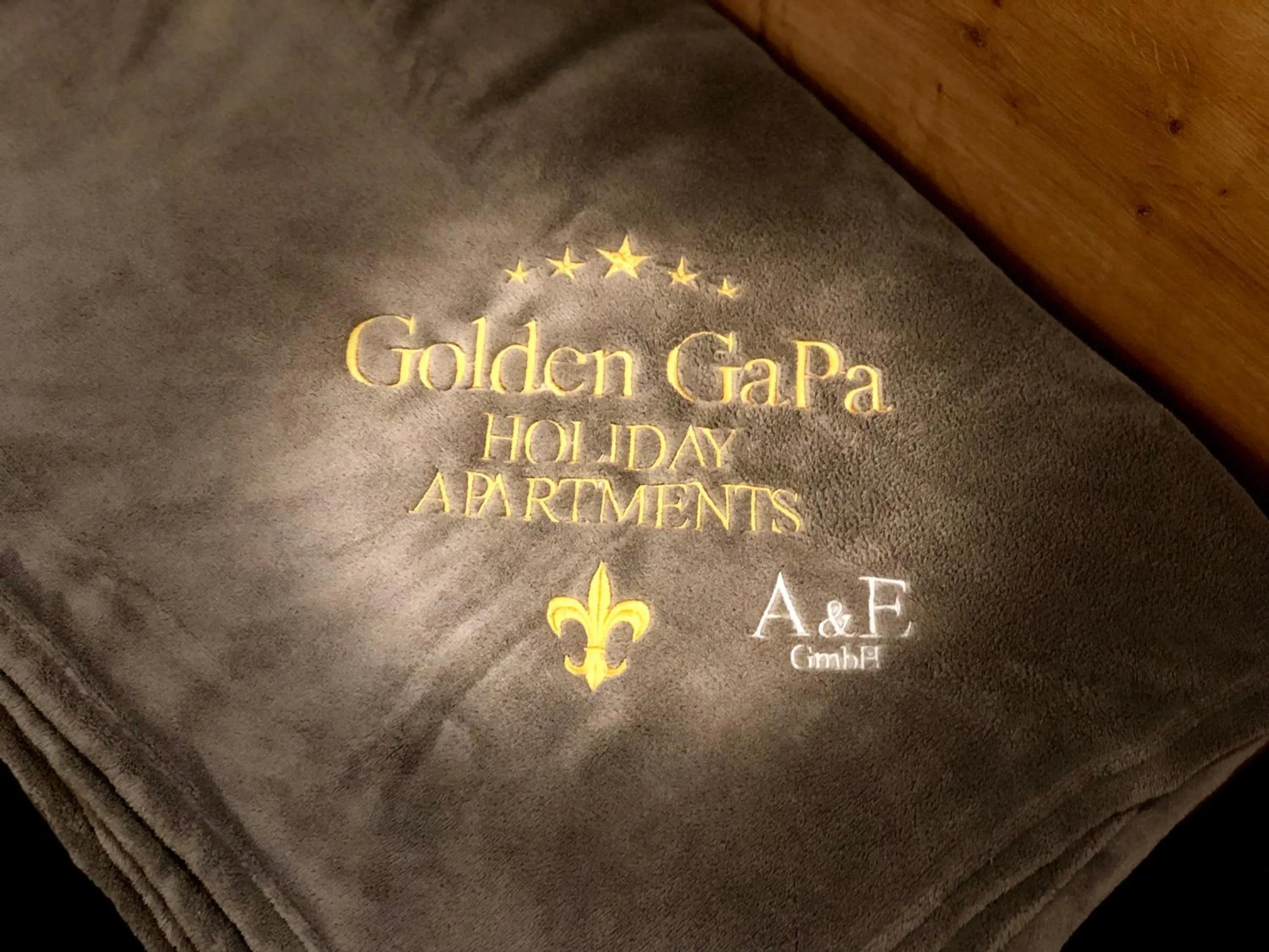 Golden GaPa Budget-Studio 3