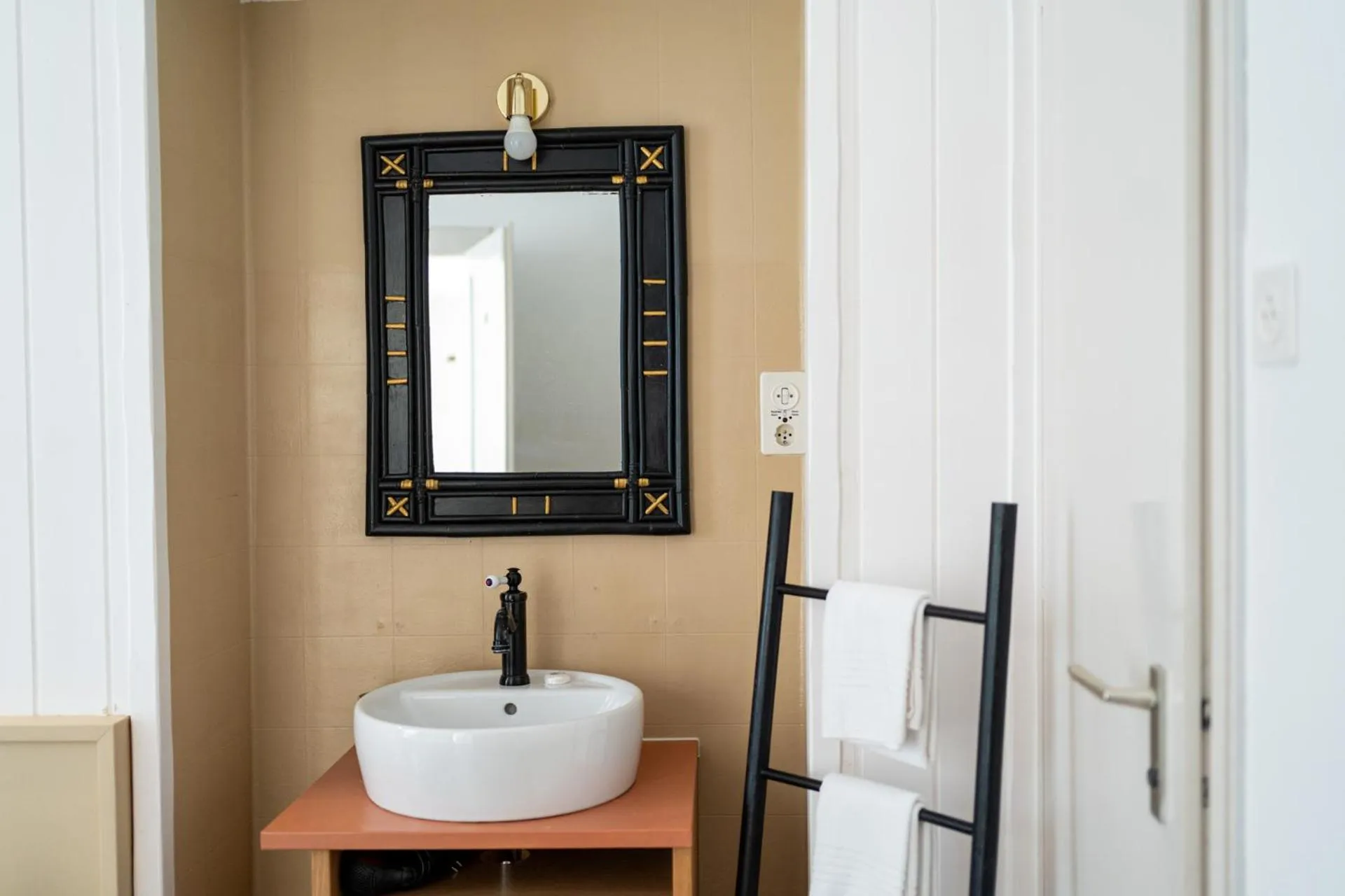 Toilet in Easy Stay by Hotel La Perla