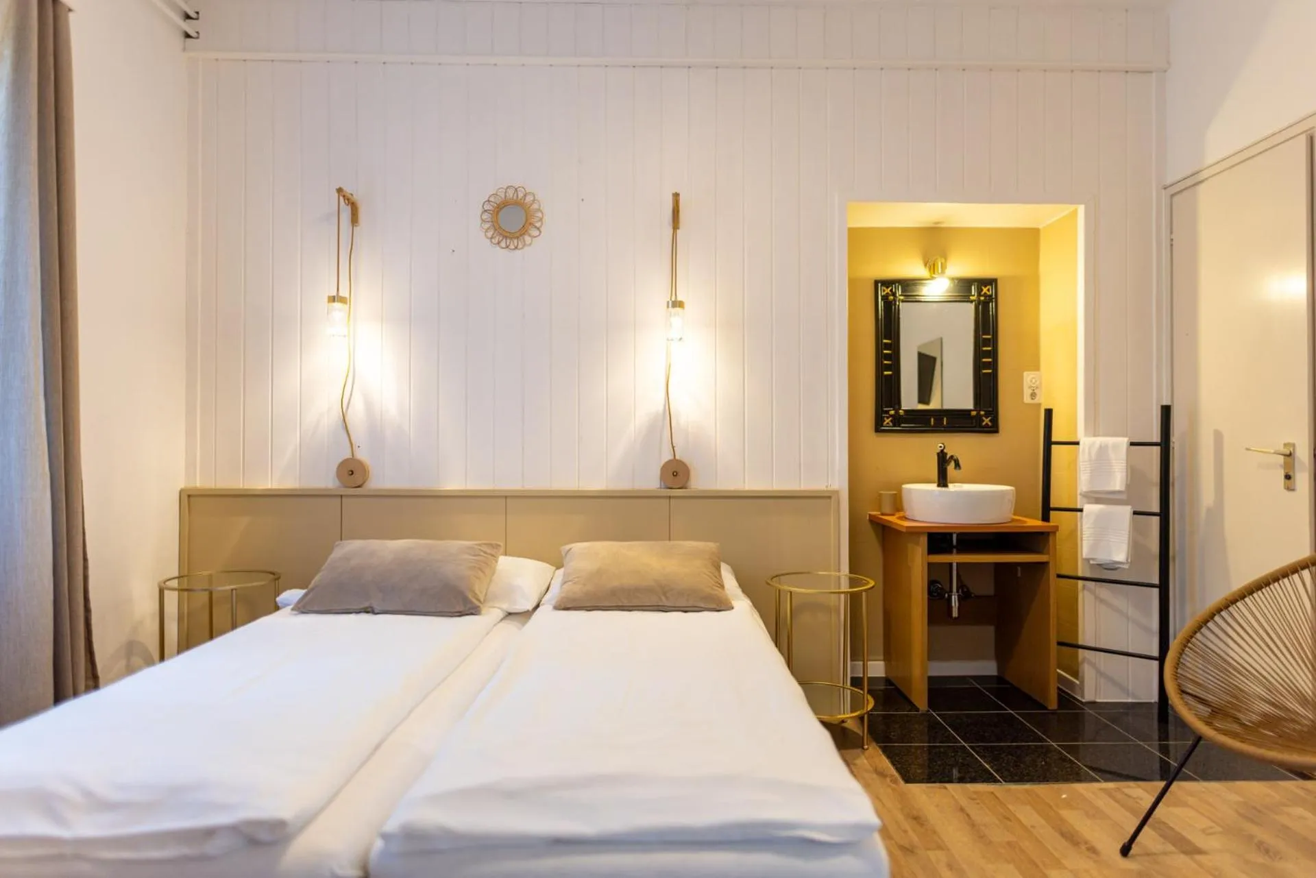 Photo of the whole room, Bed in Easy Stay by Hotel La Perla