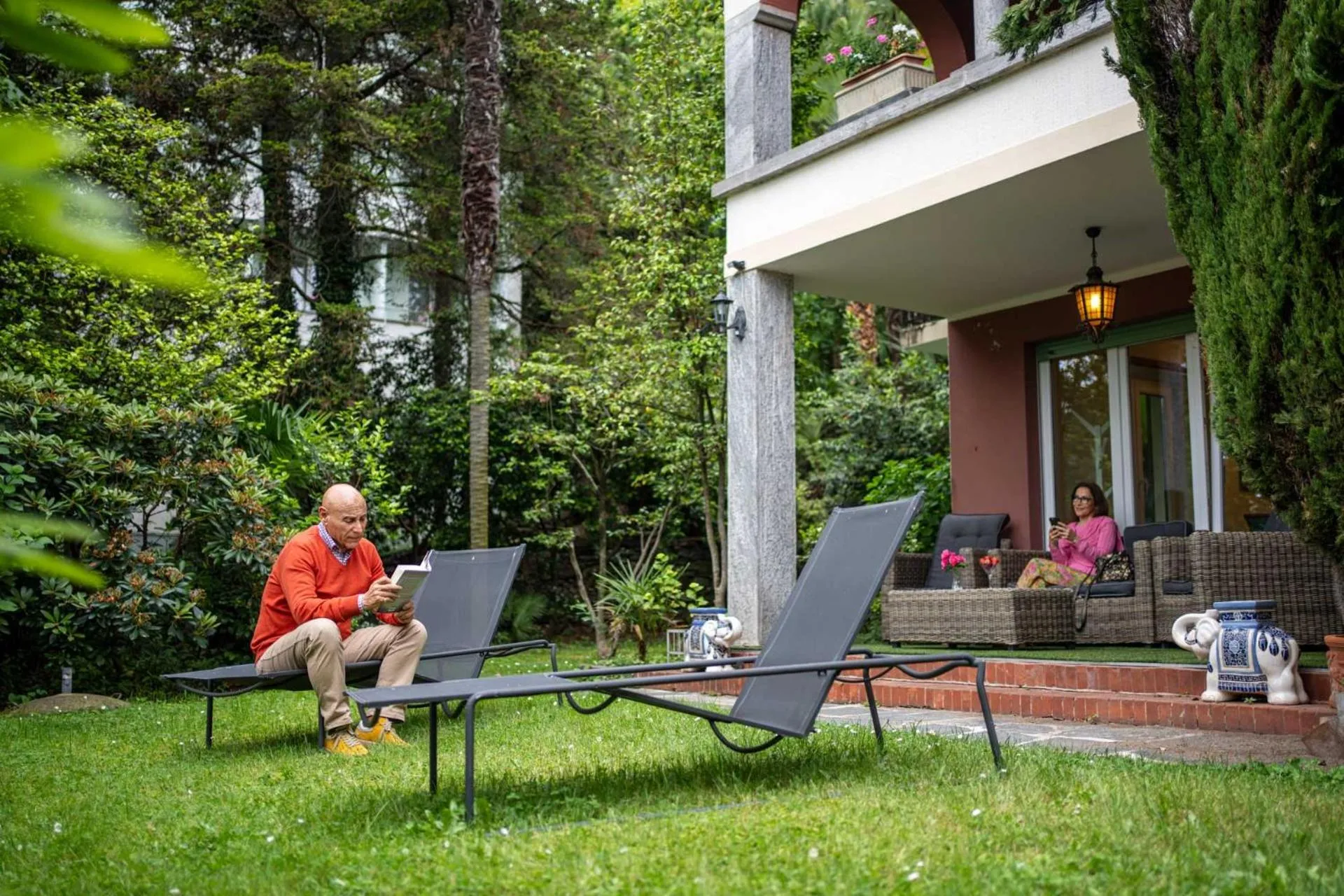 Property building in Easy Stay by Hotel La Perla