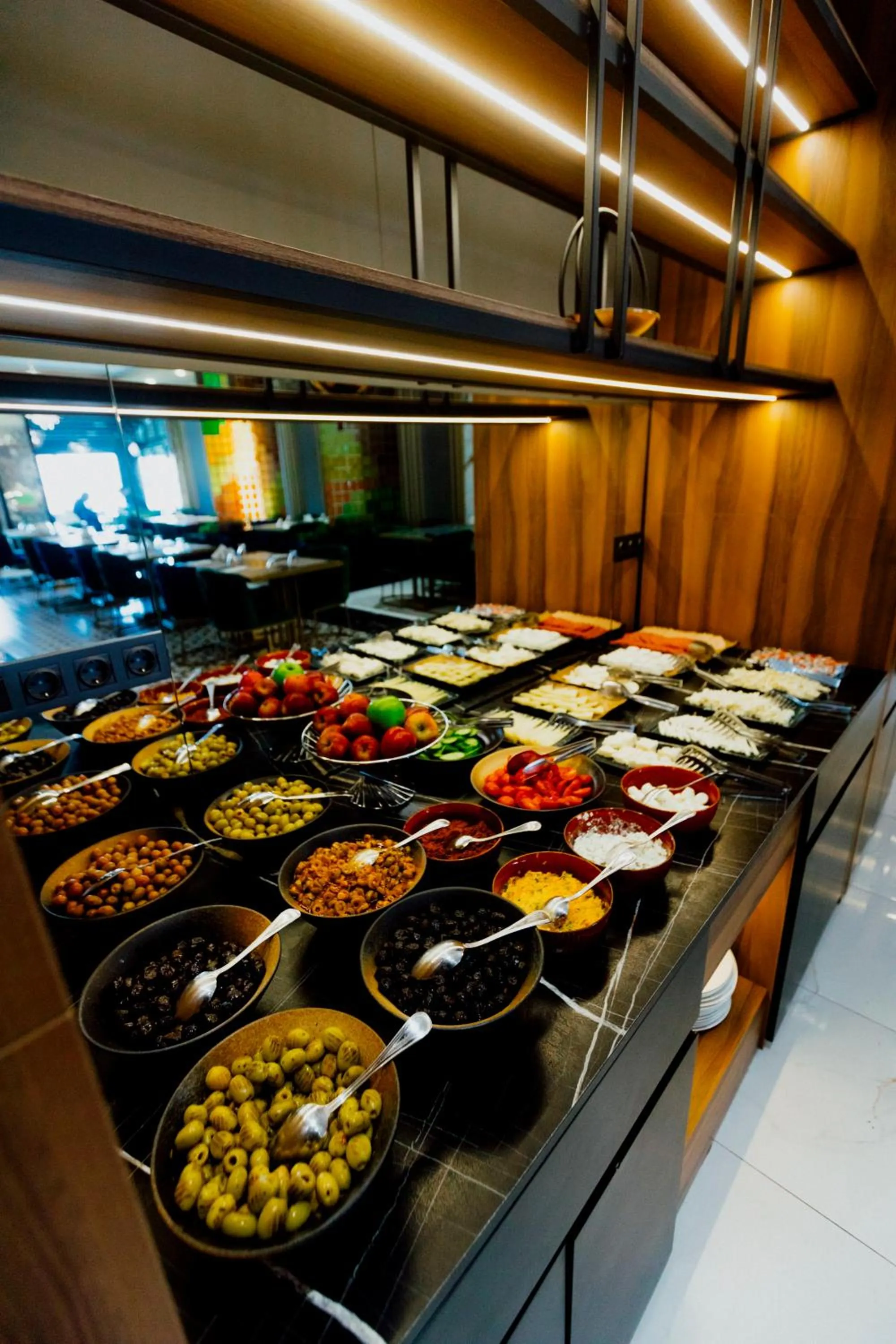 Buffet breakfast in Continent Luxury Suites Sakarya