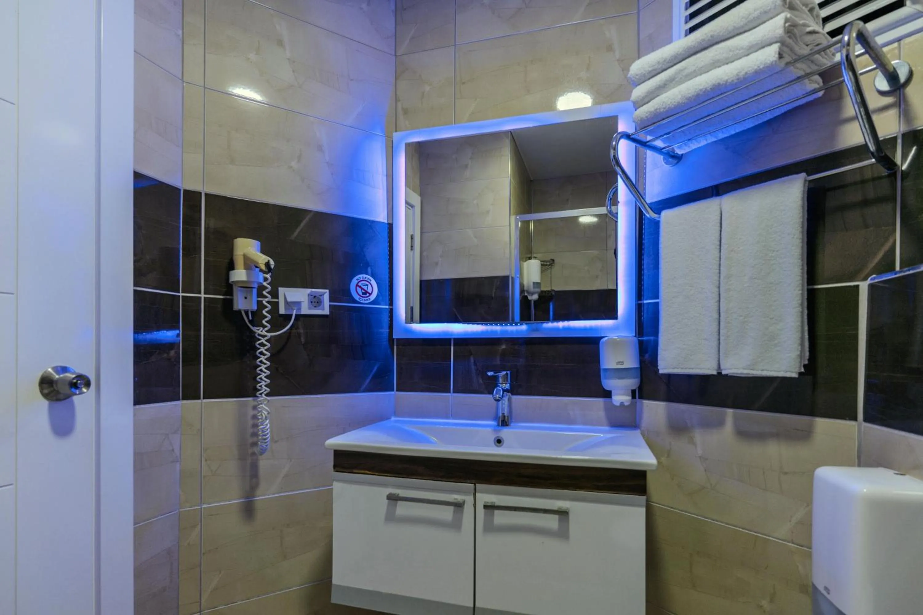 Bathroom in Kleopatra blue hawai hotel