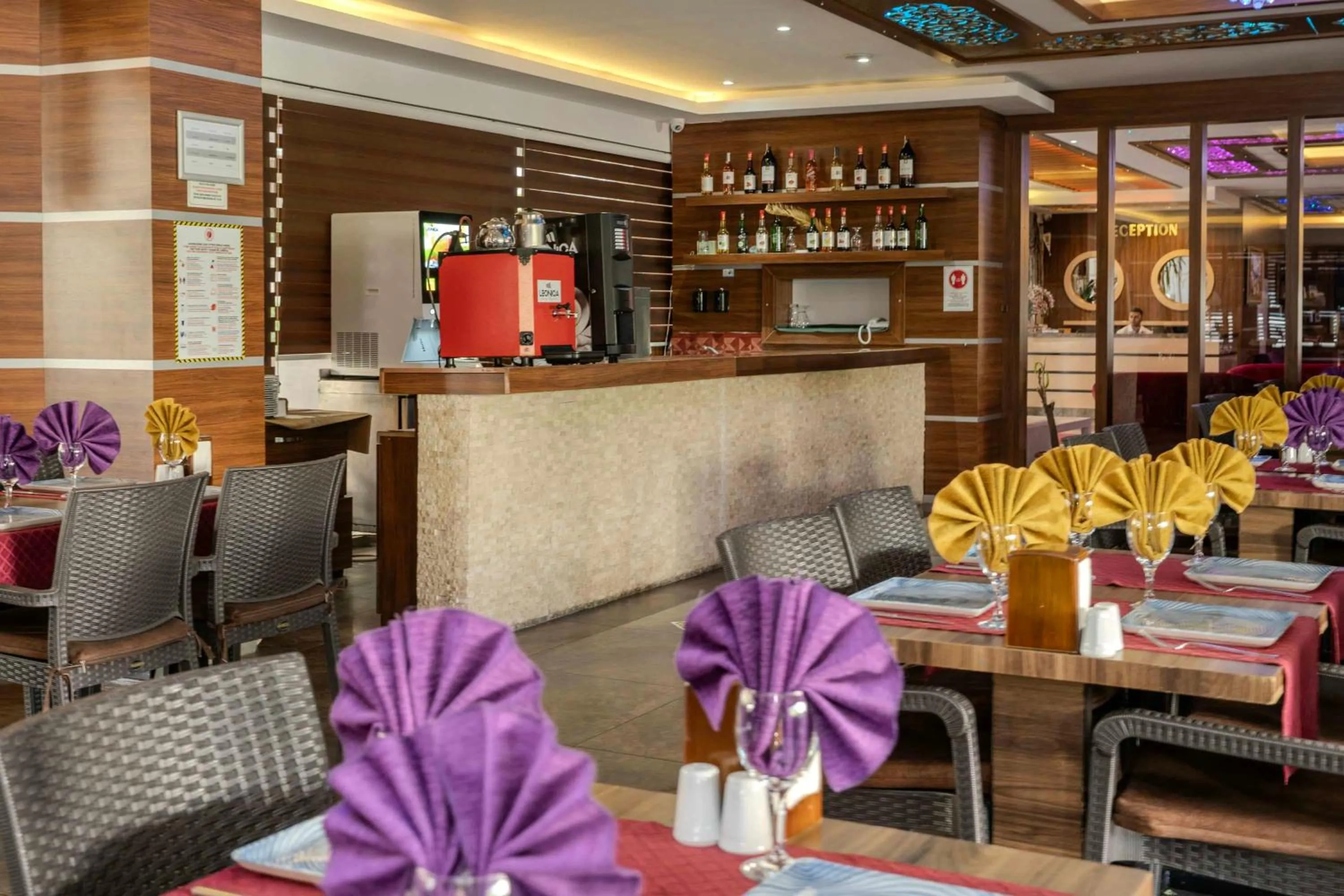 Restaurant/places to eat in Kleopatra blue hawai hotel