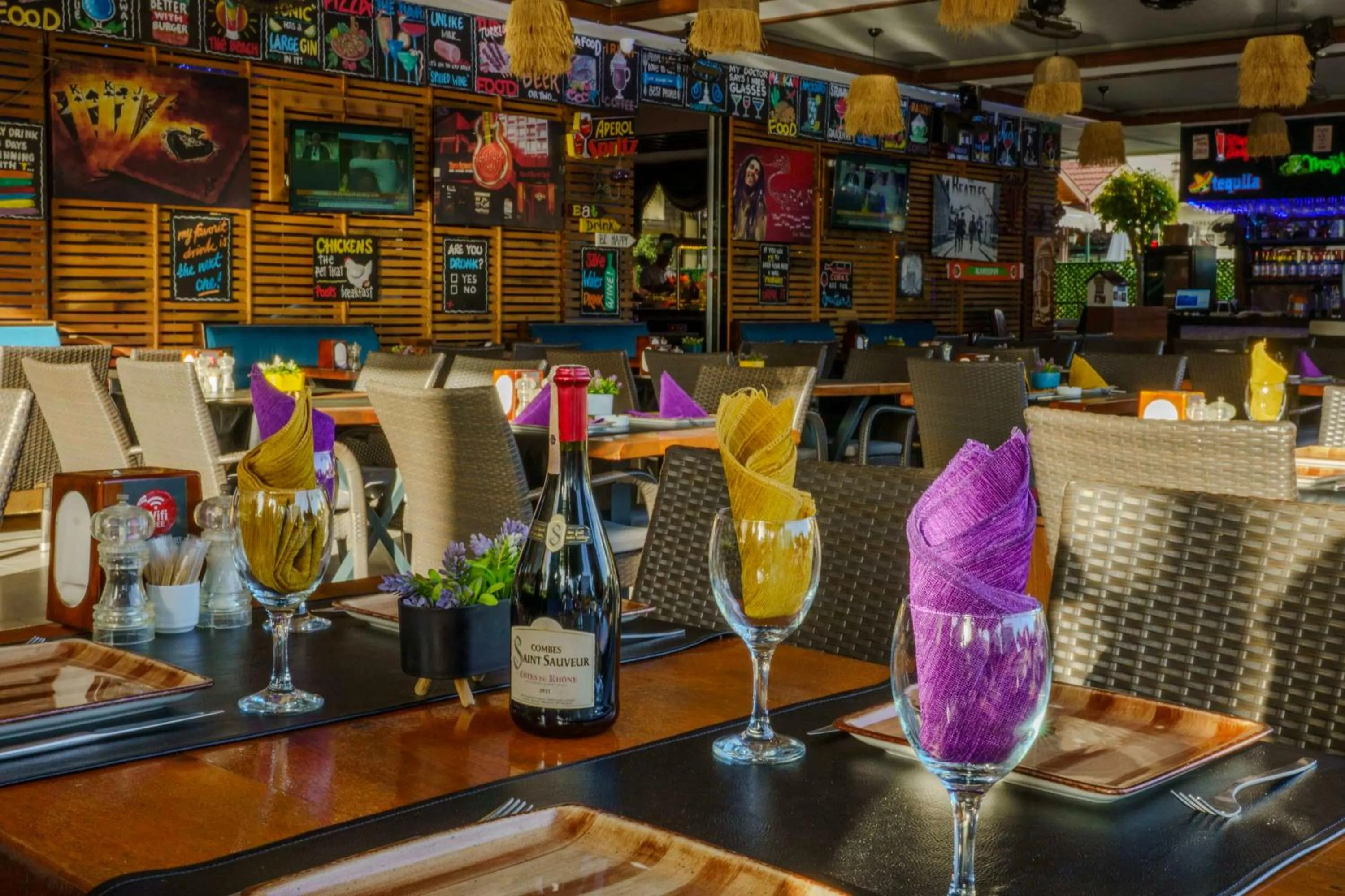 Restaurant/places to eat in Kleopatra blue hawai hotel