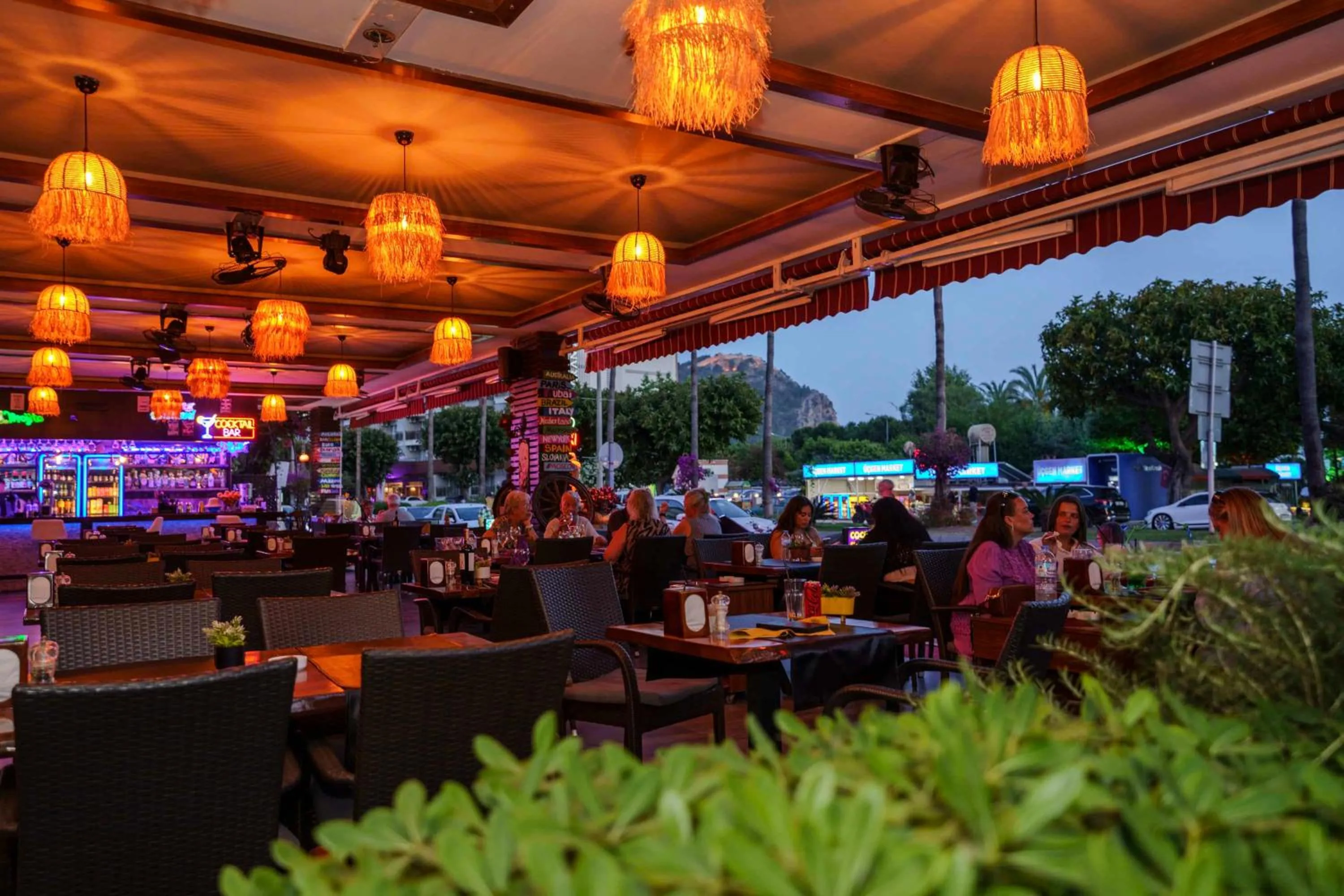 Restaurant/places to eat in Kleopatra blue hawai hotel