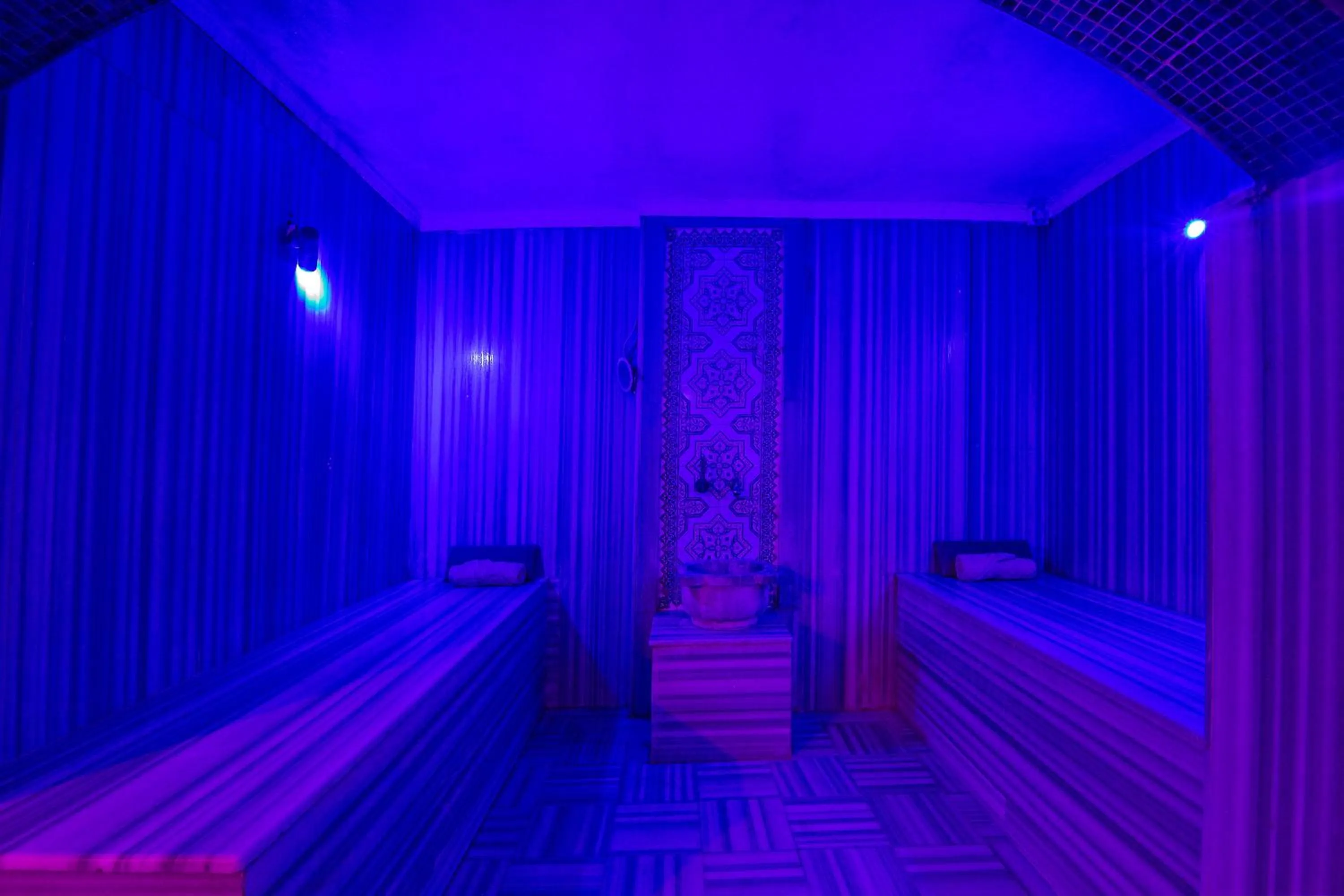 Public Bath in Kleopatra blue hawai hotel