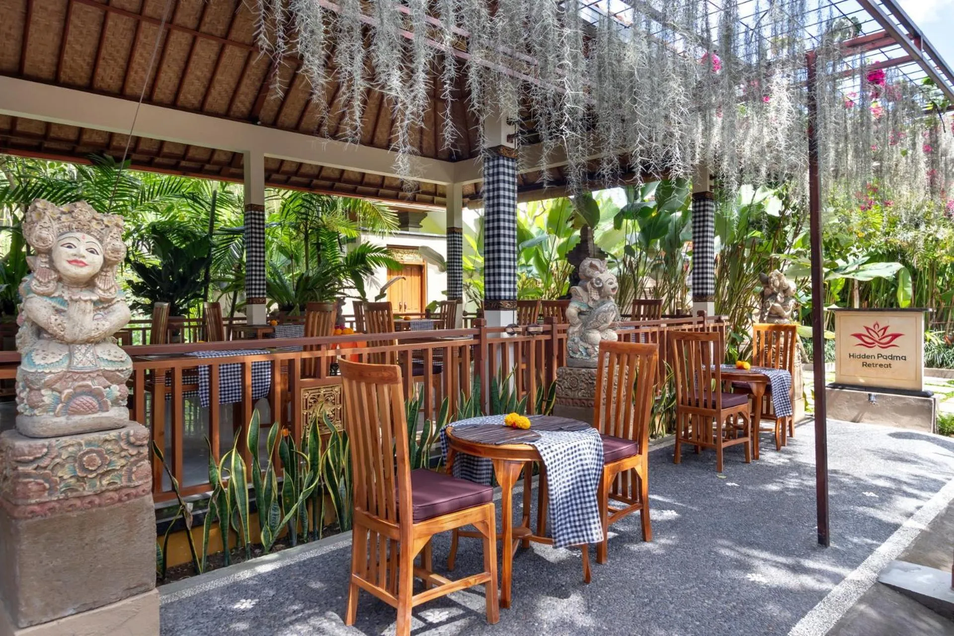 Restaurant/places to eat in Hidden Padma Retreat