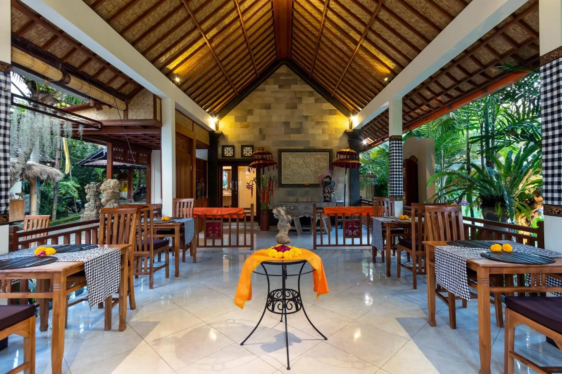 Restaurant/places to eat in Hidden Padma Retreat