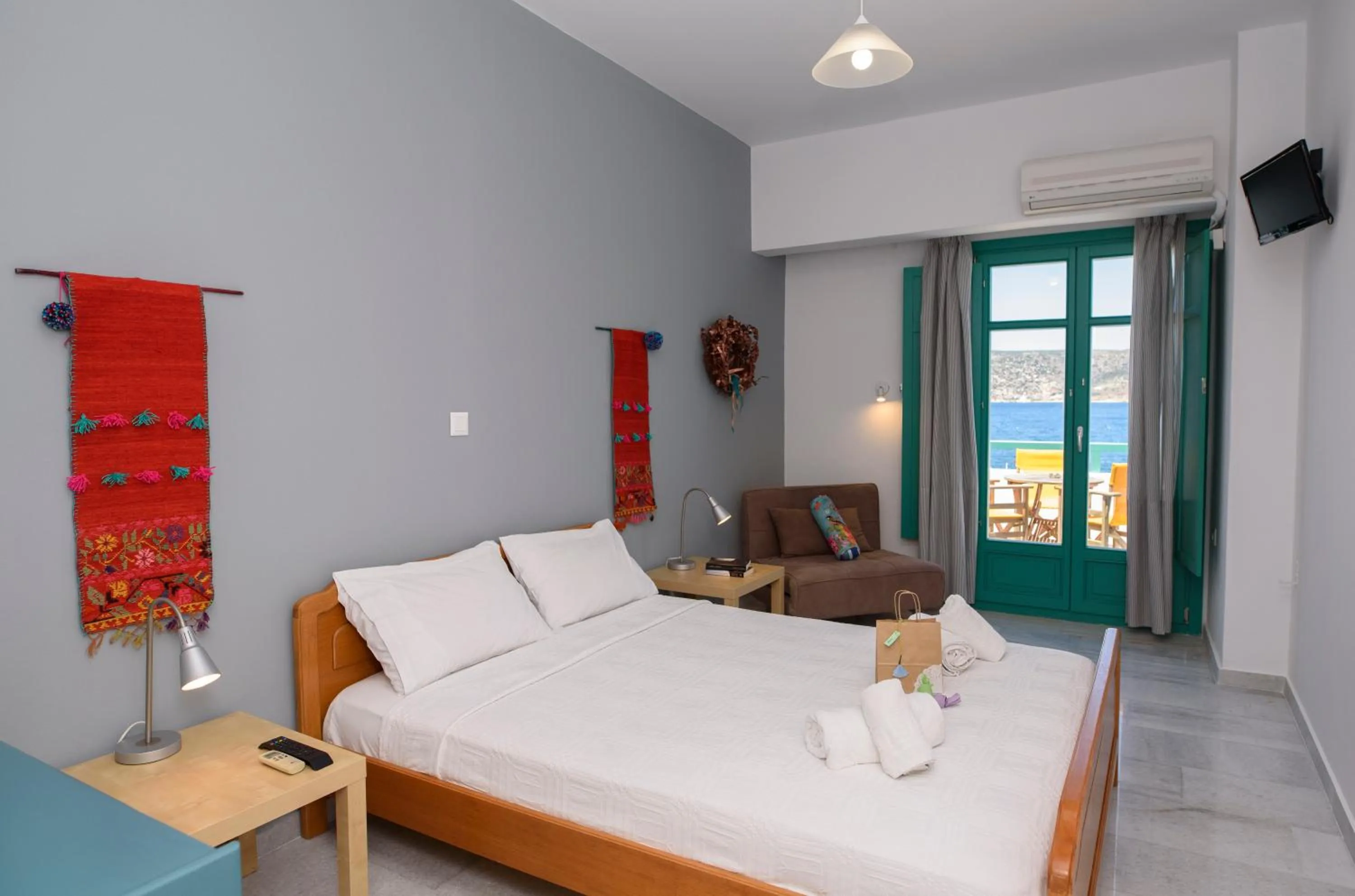 TV and multimedia, Bed in Porto Katapola Pension