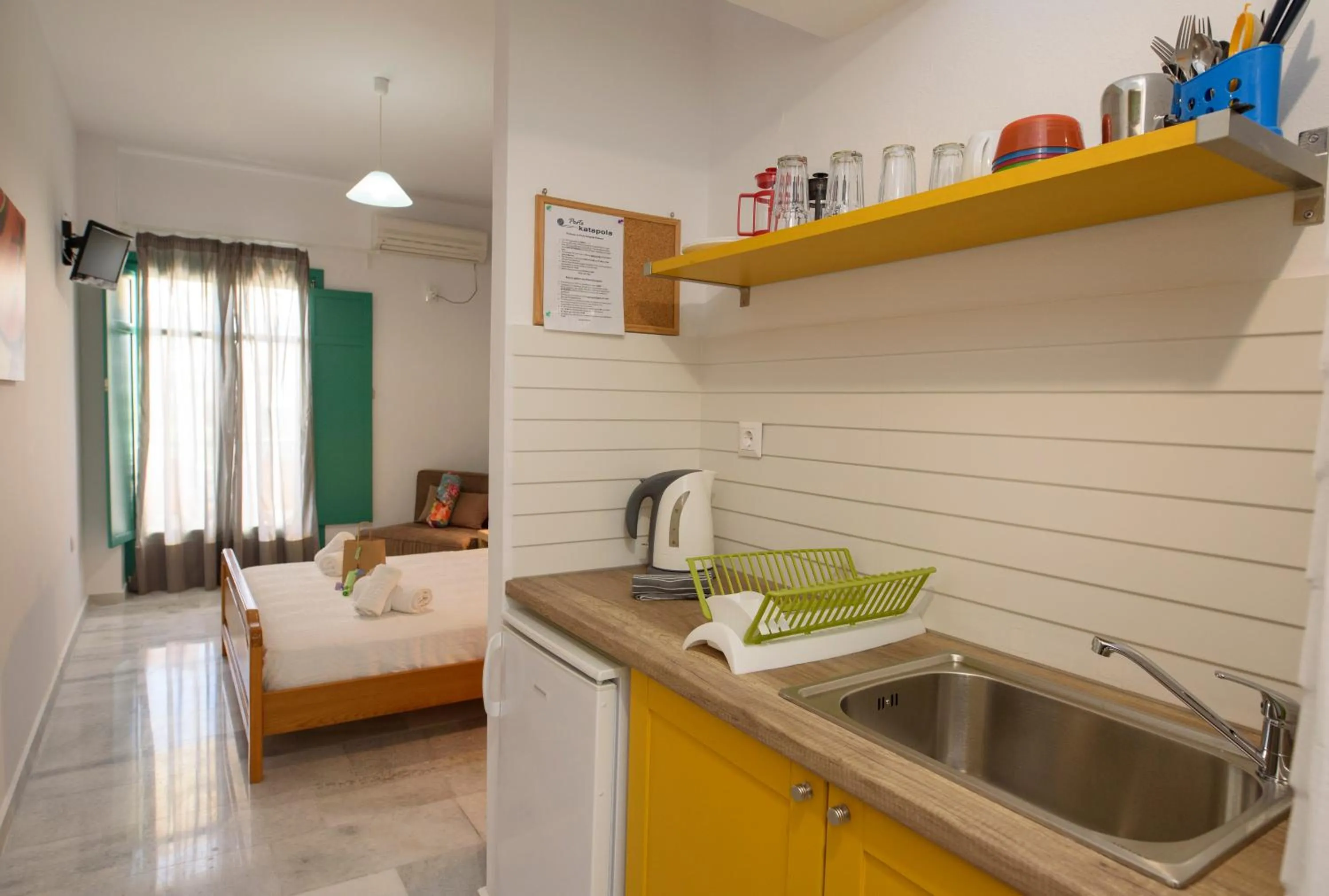 Kitchen or kitchenette in Porto Katapola Pension