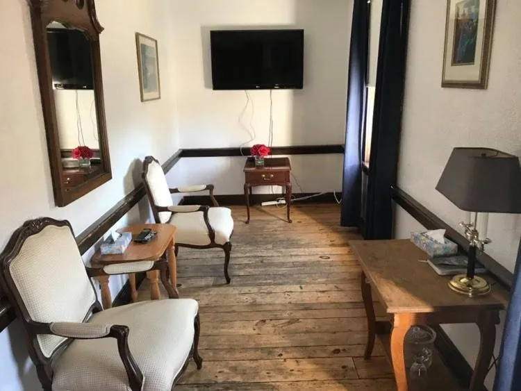 Living room in The Olde Angel Inn