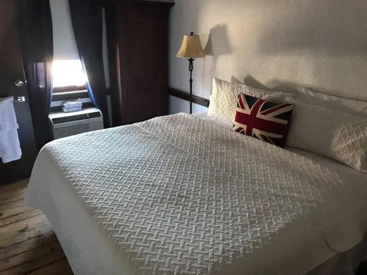 Bed in The Olde Angel Inn Bed in The Olde Angel Inn
