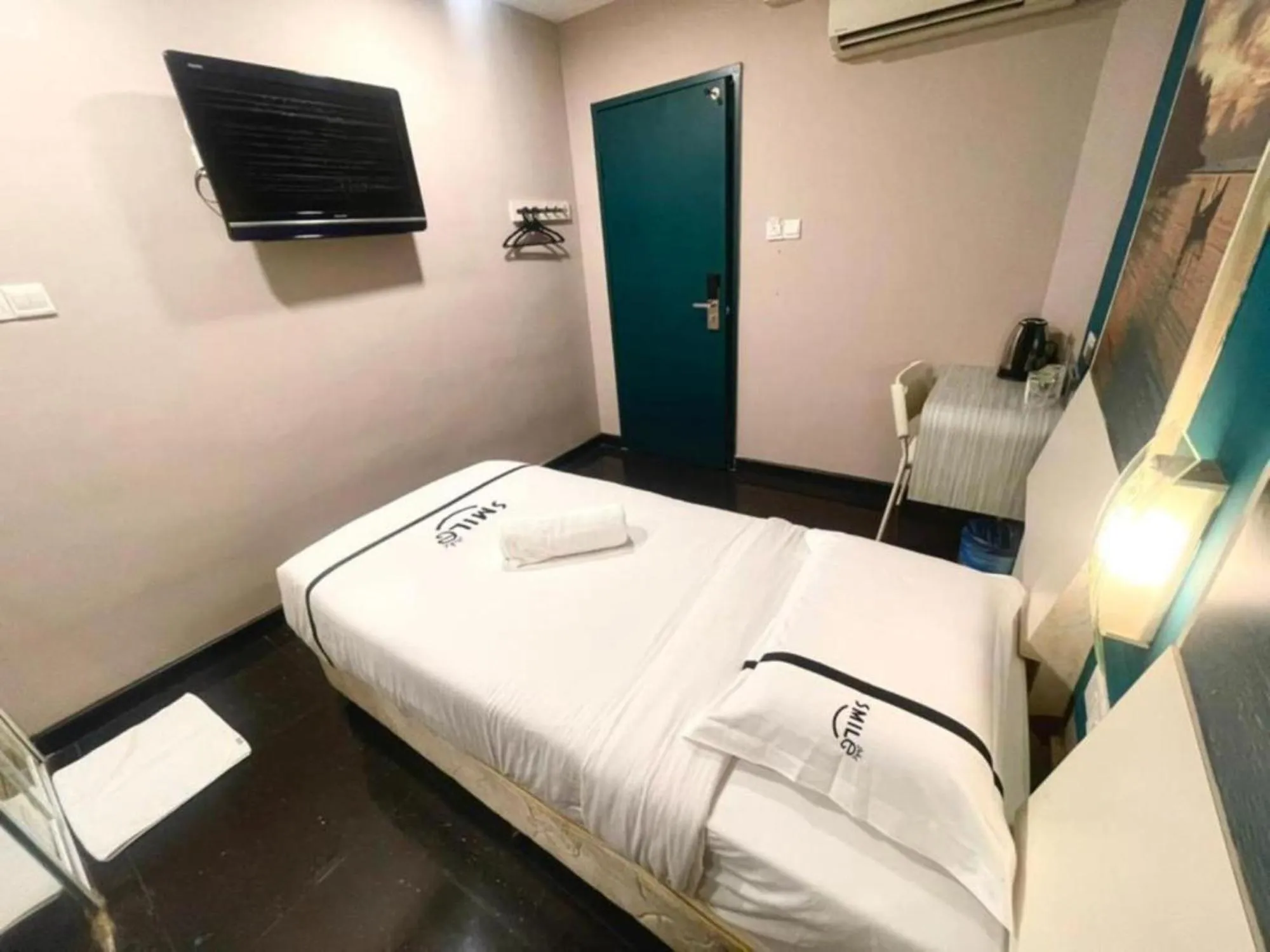 Bed in Smile Hotel Chow Kit PWTC