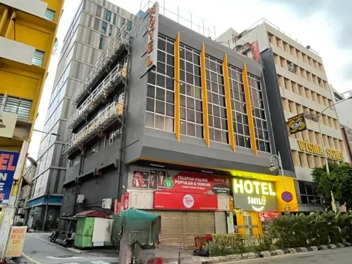 Property building in Smile Hotel Chow Kit PWTC Property building in Smile Hotel Chow Kit PWTC