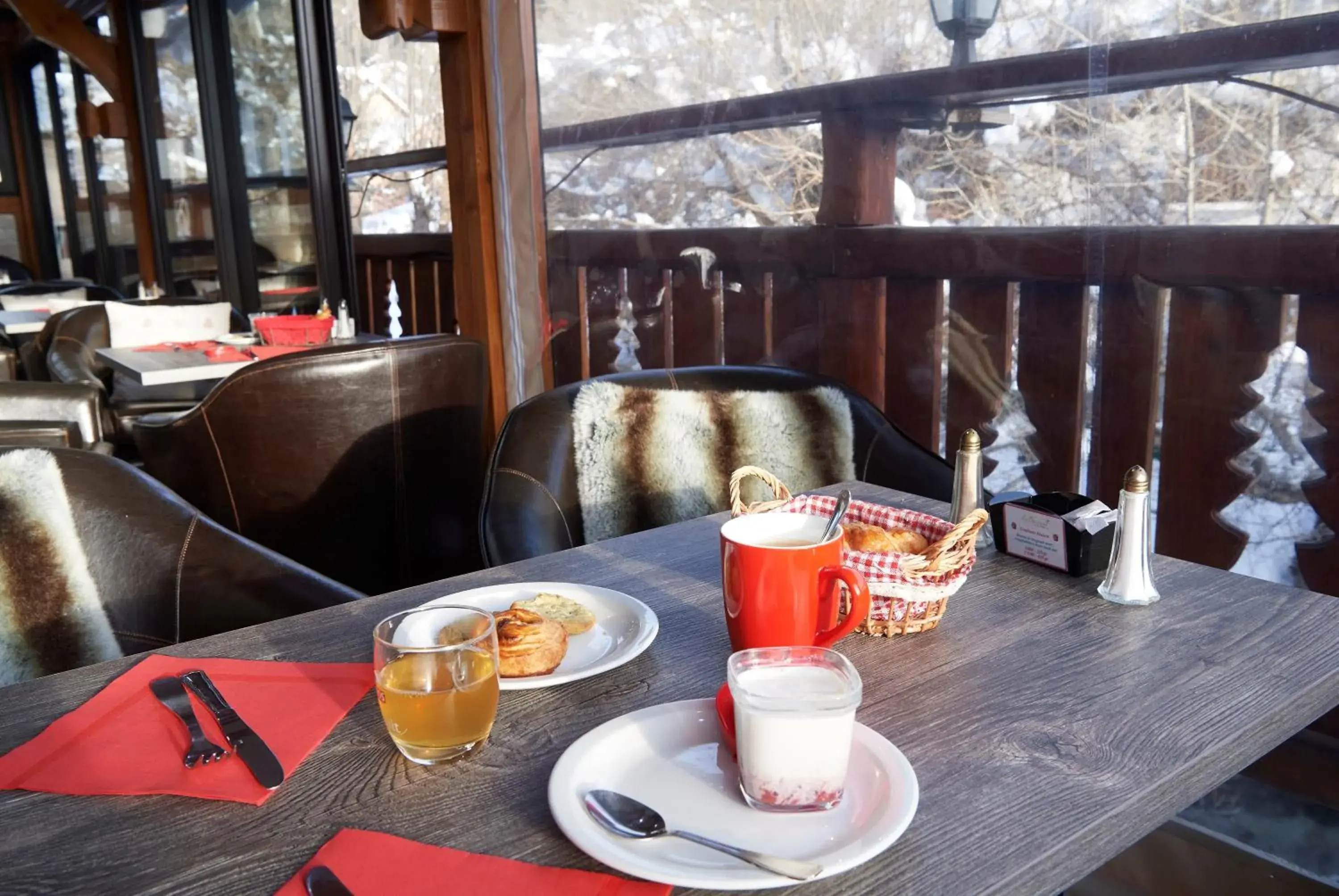 Food and drinks in Logis Hôtel et Spa Le Christiania Food and drinks in Logis Hôtel et Spa Le Christiania