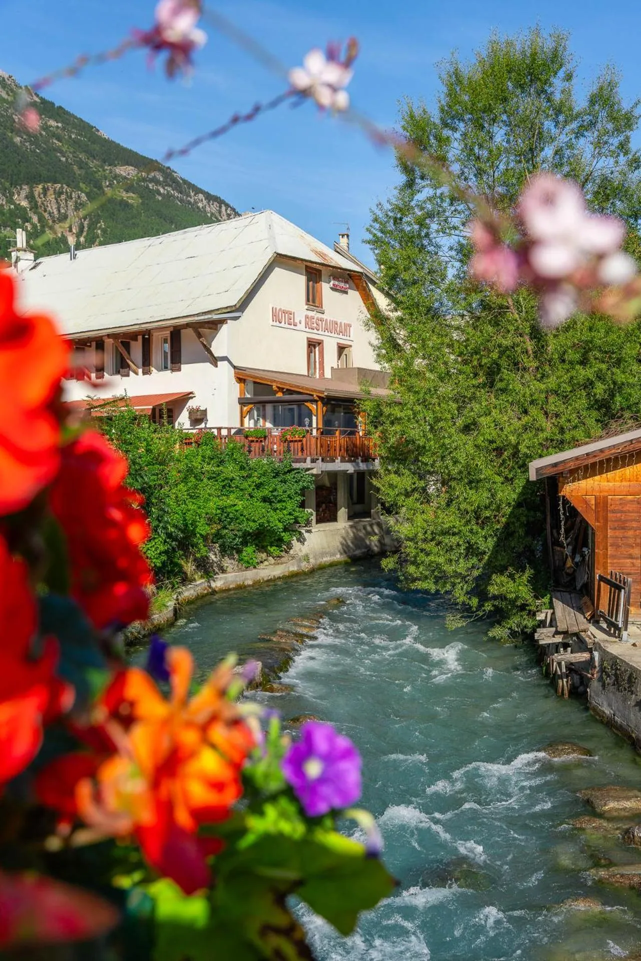 Spring in Logis Hôtel et Spa Le Christiania