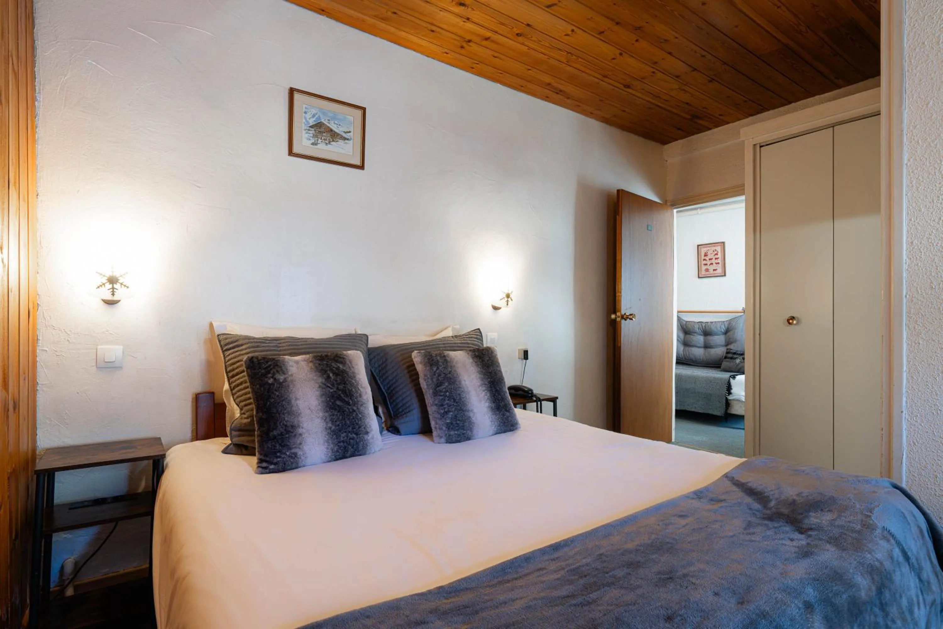 children, Bed in Logis Hôtel et Spa Le Christiania