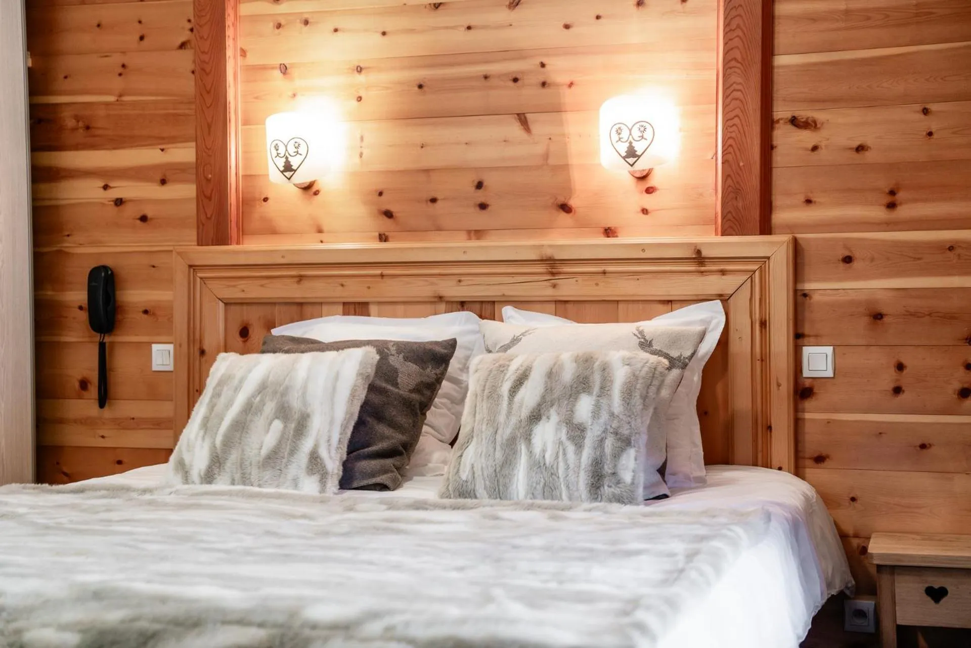 Bed in Logis Hôtel et Spa Le Christiania