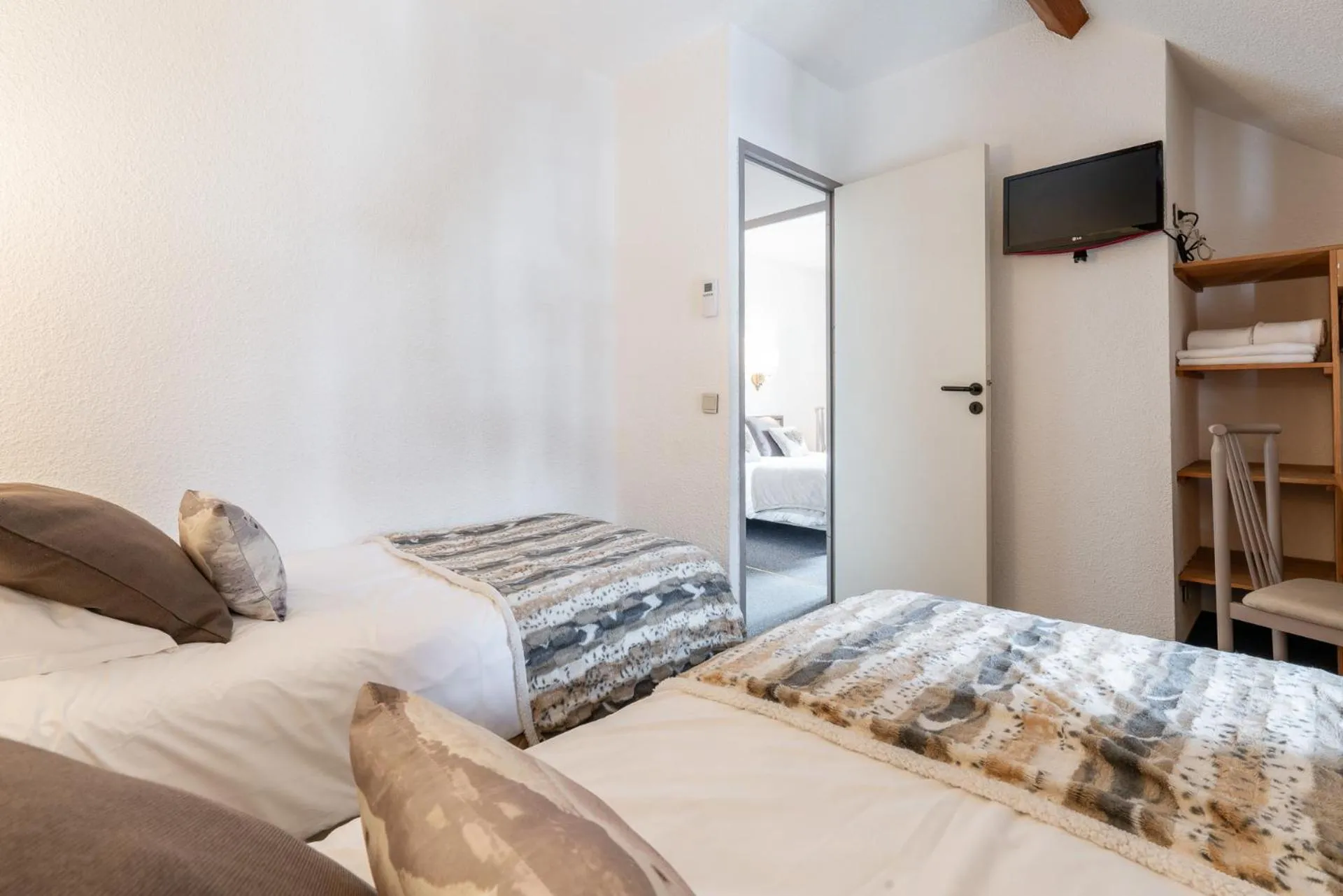 Bed in Logis Hôtel et Spa Le Christiania