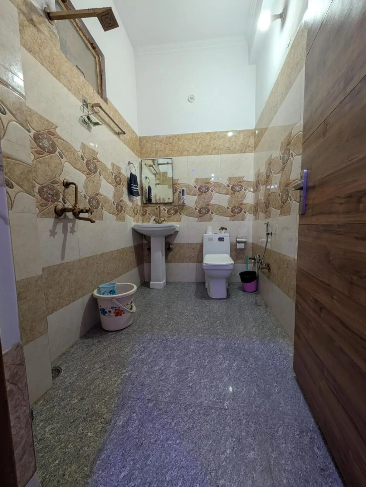 Toilet in Taj Street Hostel