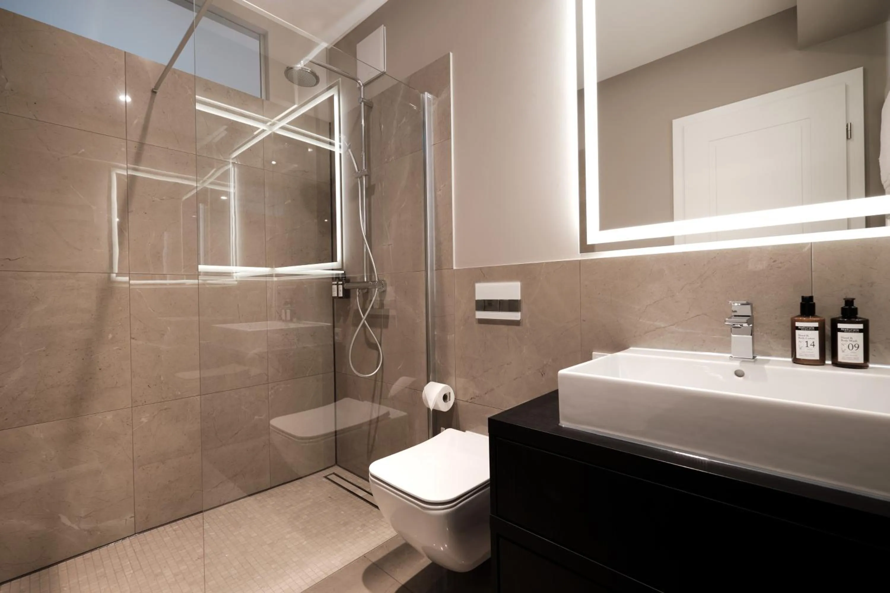 Shower in SAXX Hotel "Am Theater Karree"