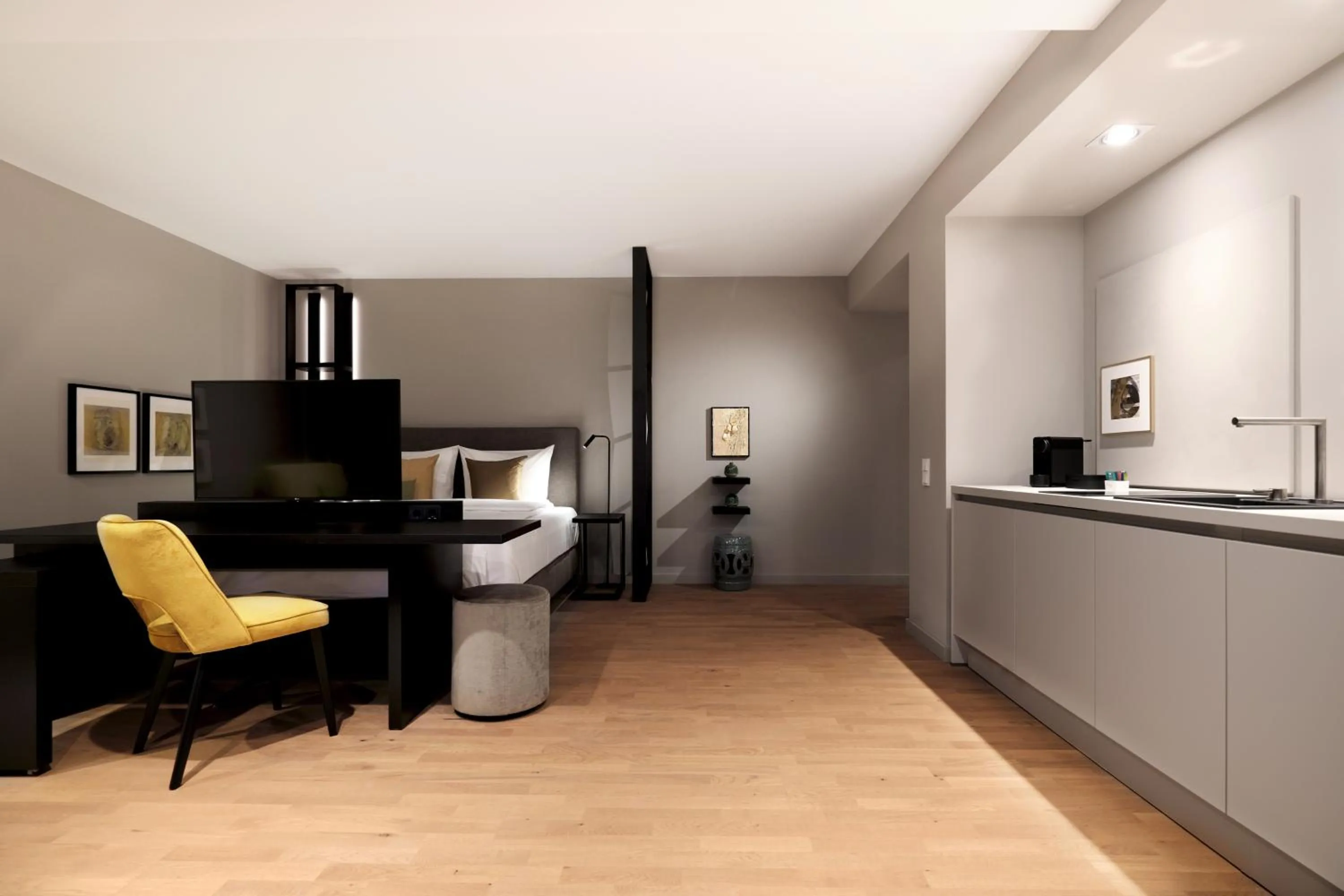 TV and multimedia in SAXX Hotel "Am Theater Karree"